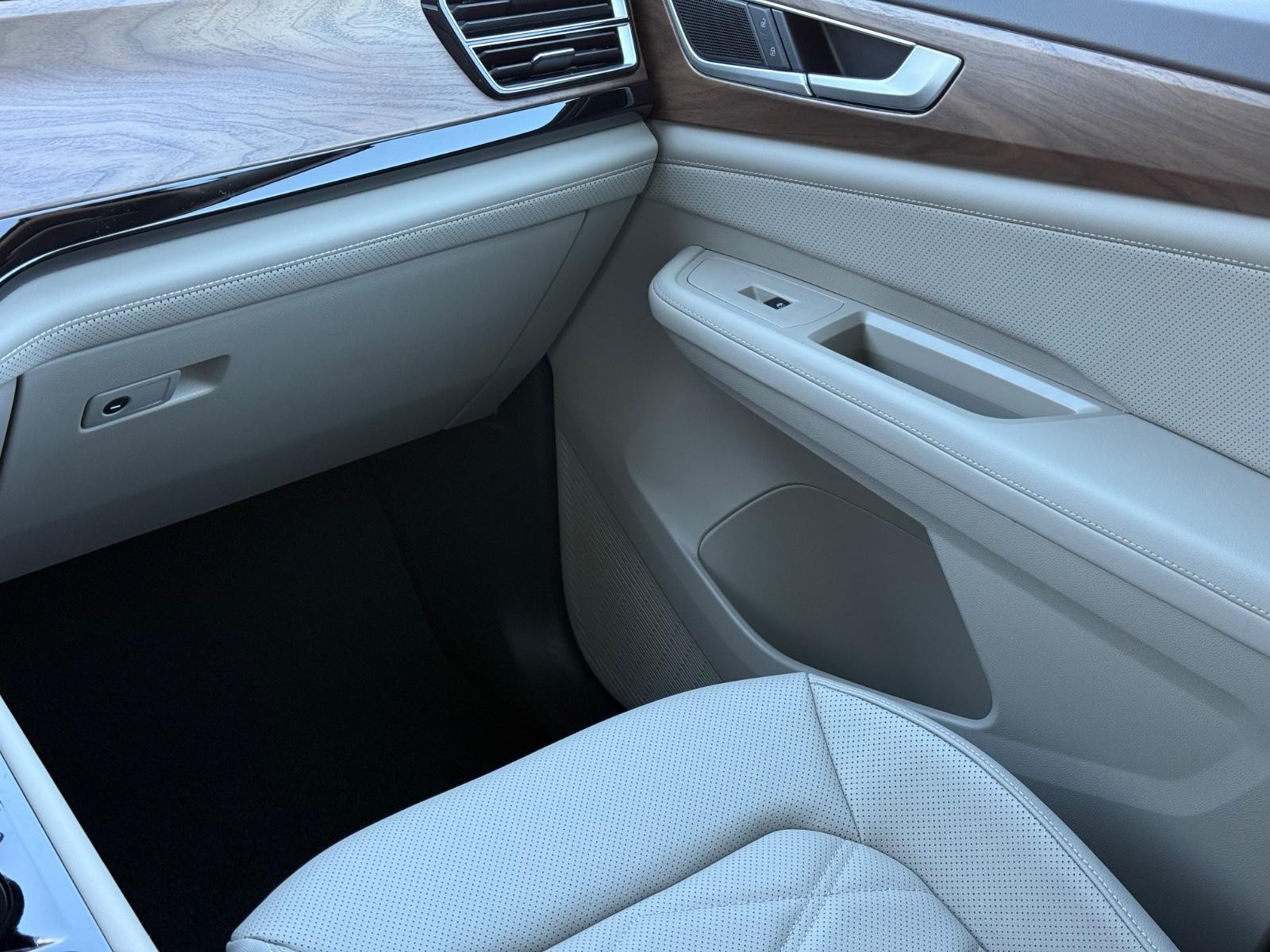 Volkswagen Atlas Vehicle Image 11