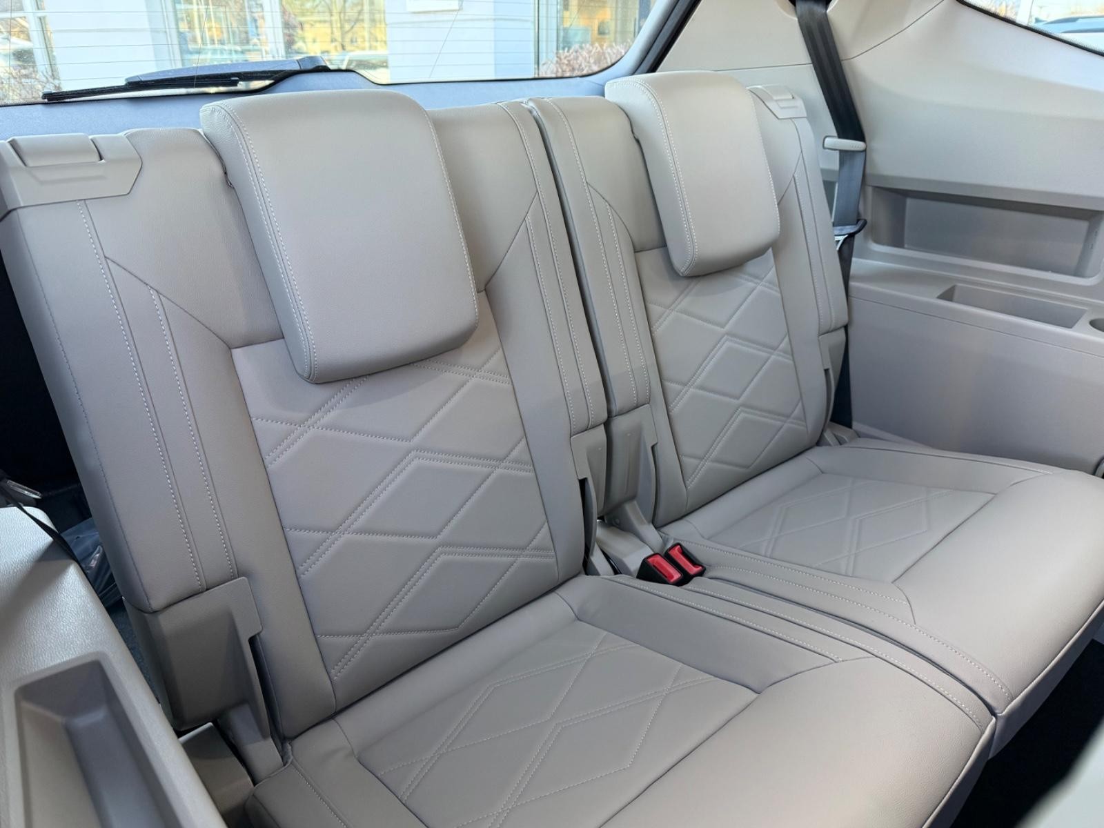 Volkswagen Atlas Vehicle Image 05