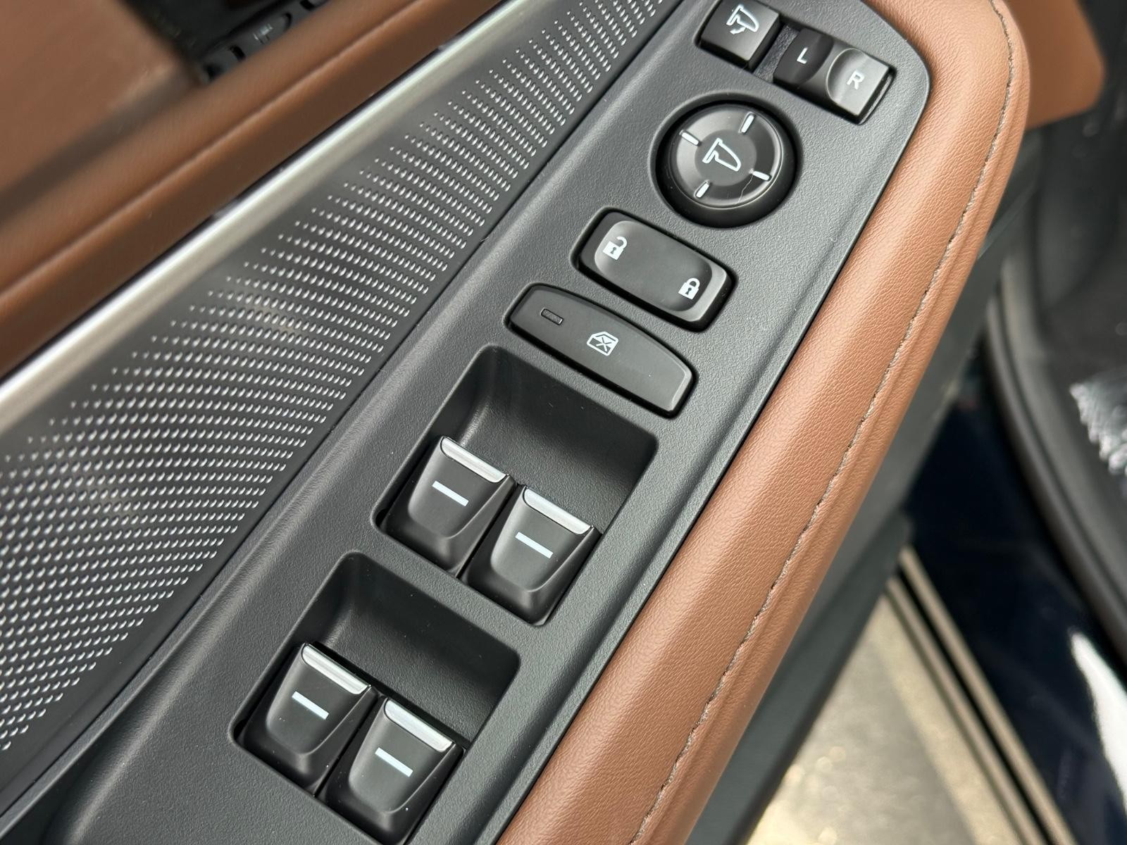 Acura MDX Vehicle Image 15