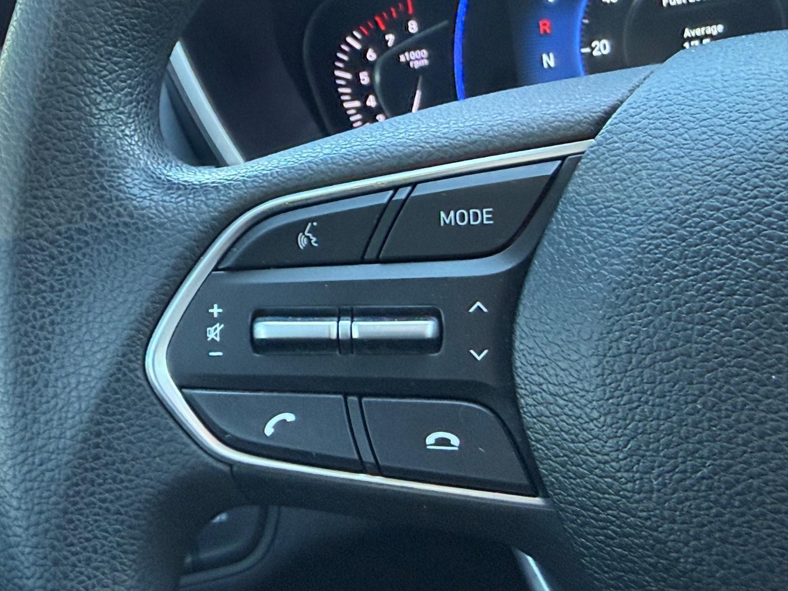 Hyundai Santa Fe Vehicle Image 16