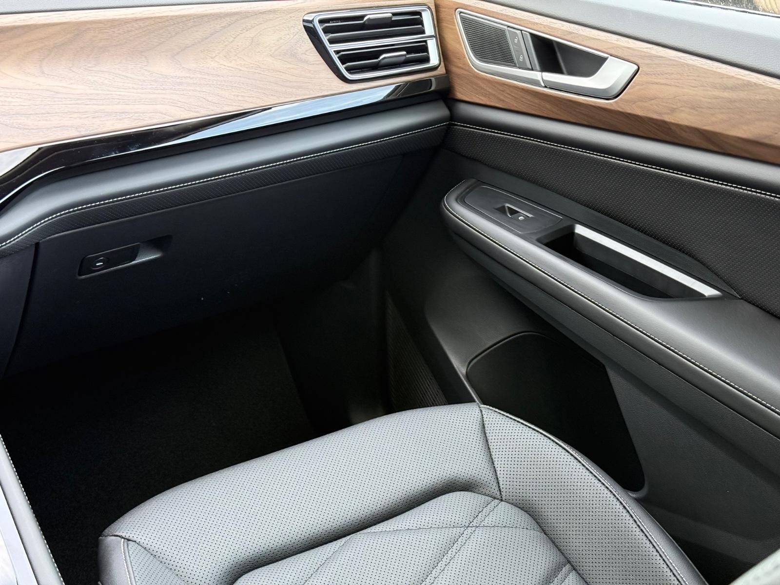 Volkswagen Atlas Vehicle Image 11