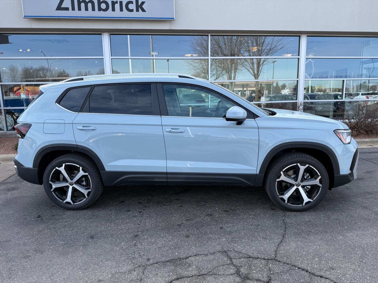 Volkswagen Taos Vehicle Image 02