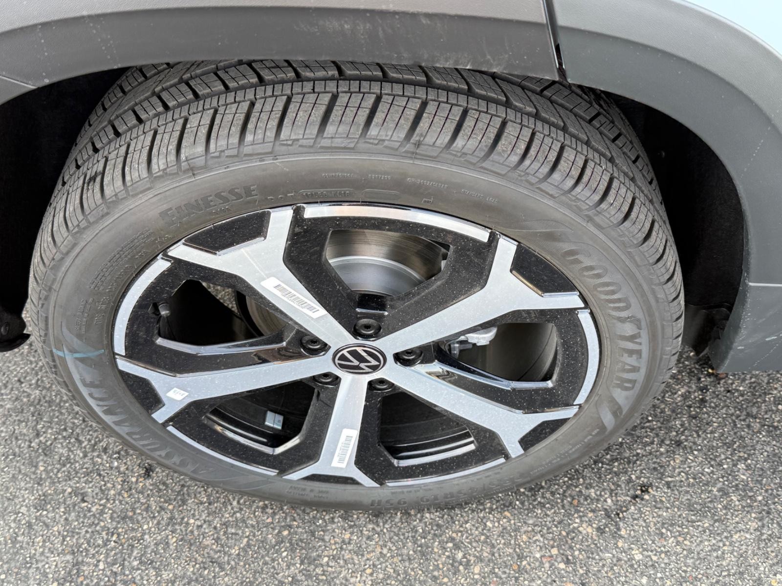 Volkswagen Taos Vehicle Image 04