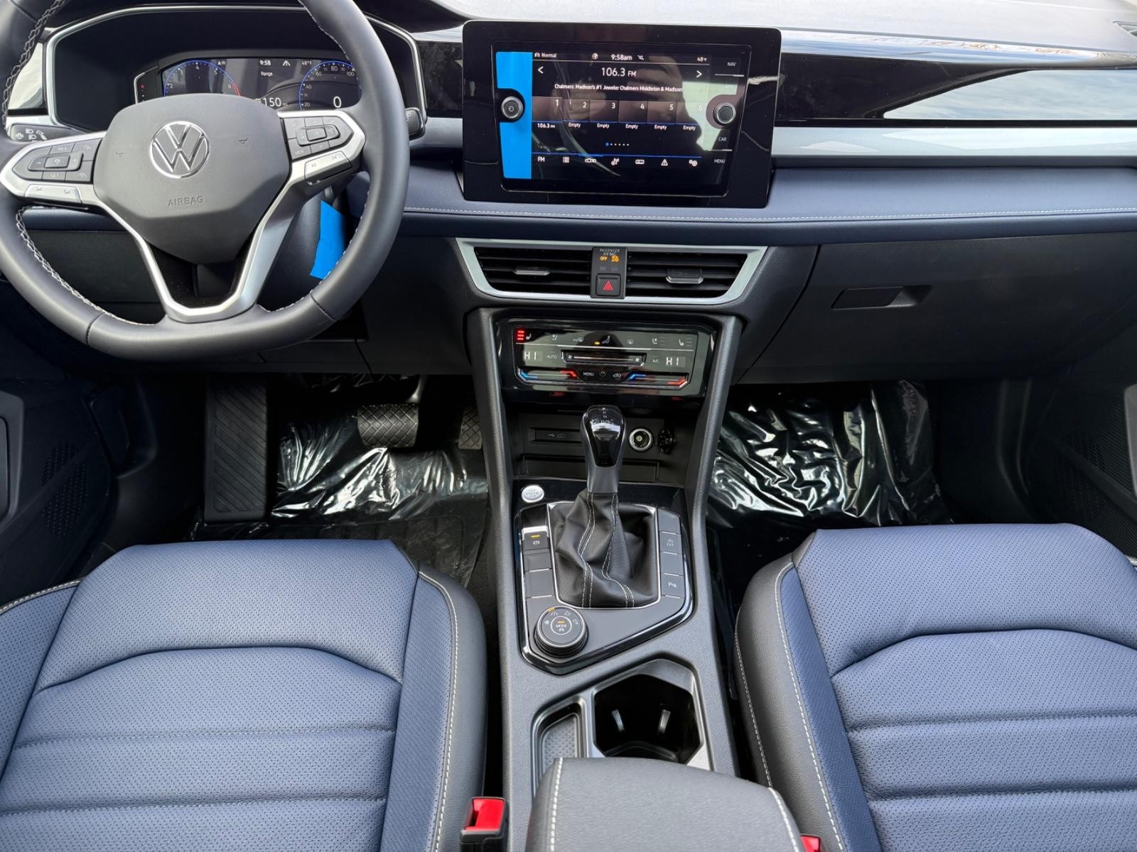 Volkswagen Taos Vehicle Image 06