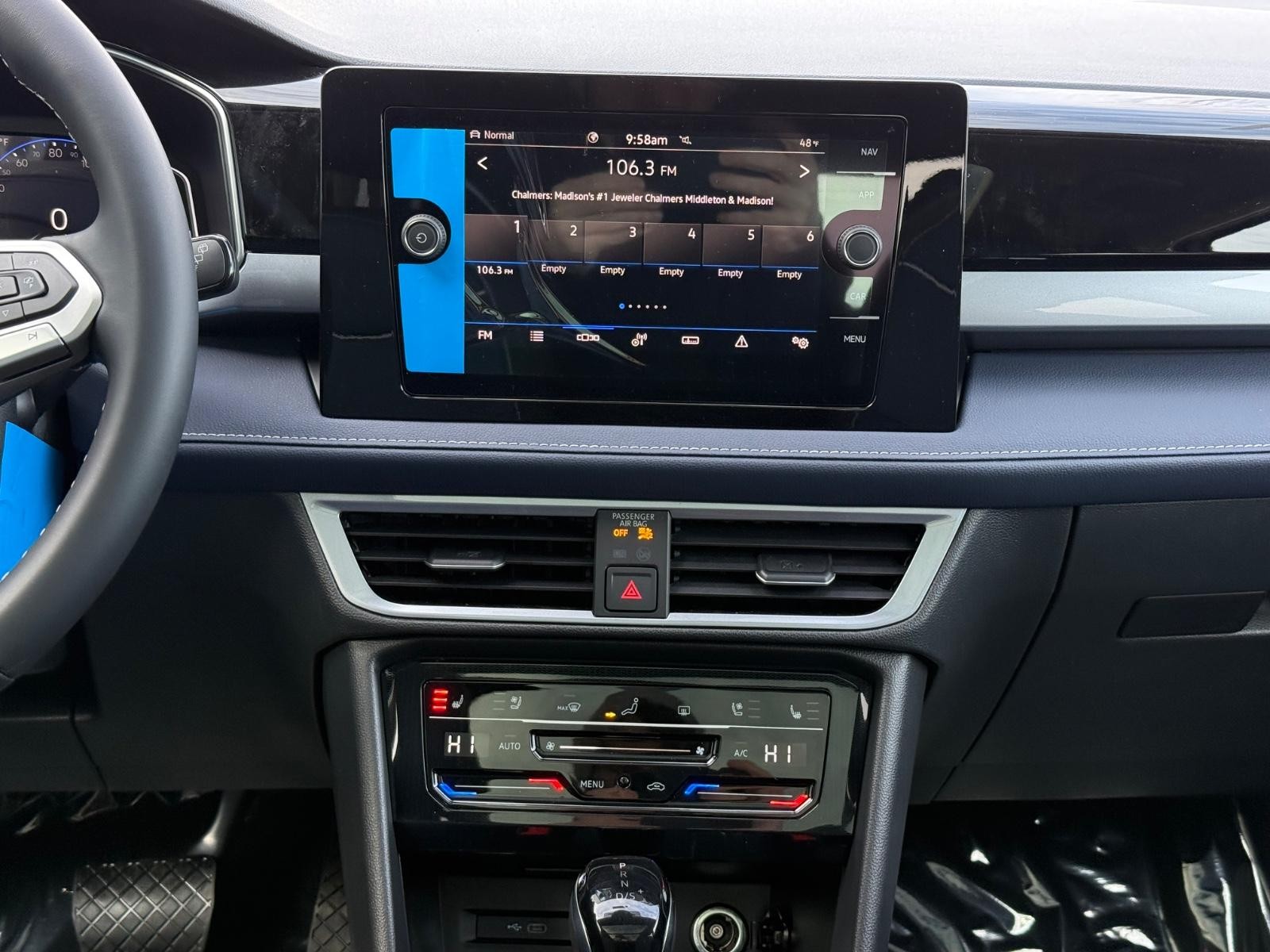 Volkswagen Taos Vehicle Image 07