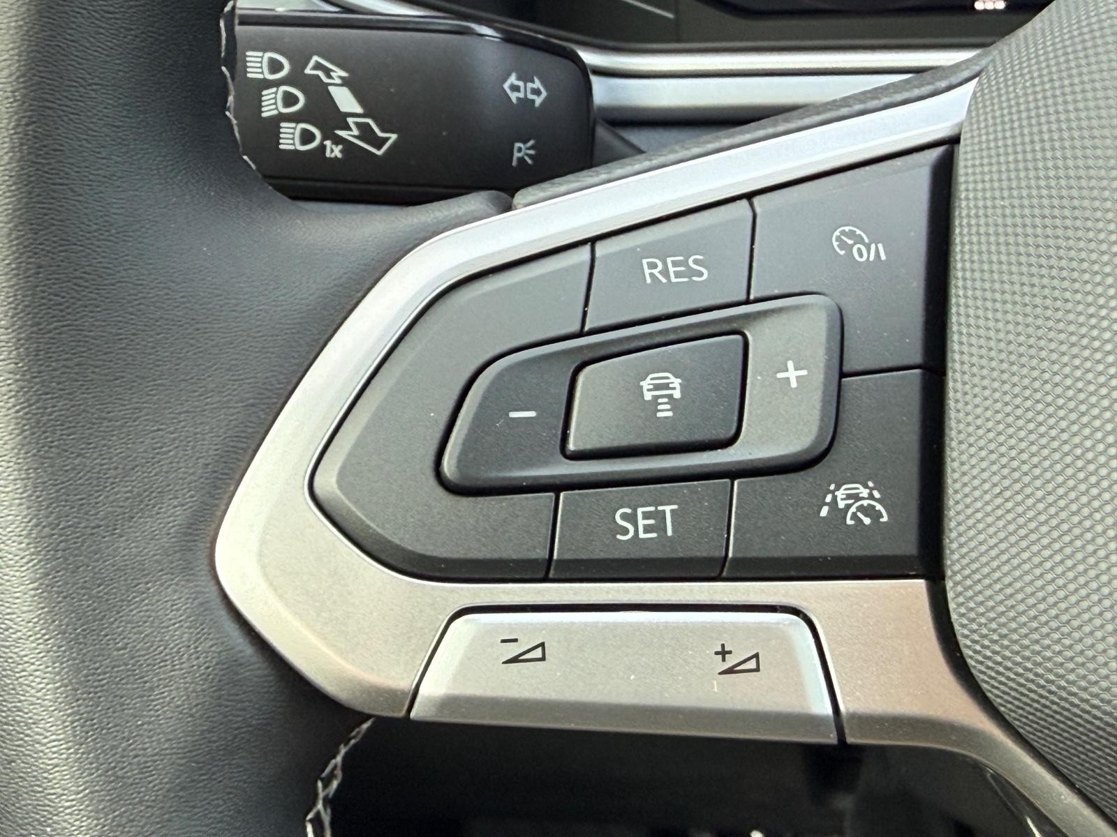 Volkswagen Taos Vehicle Image 11