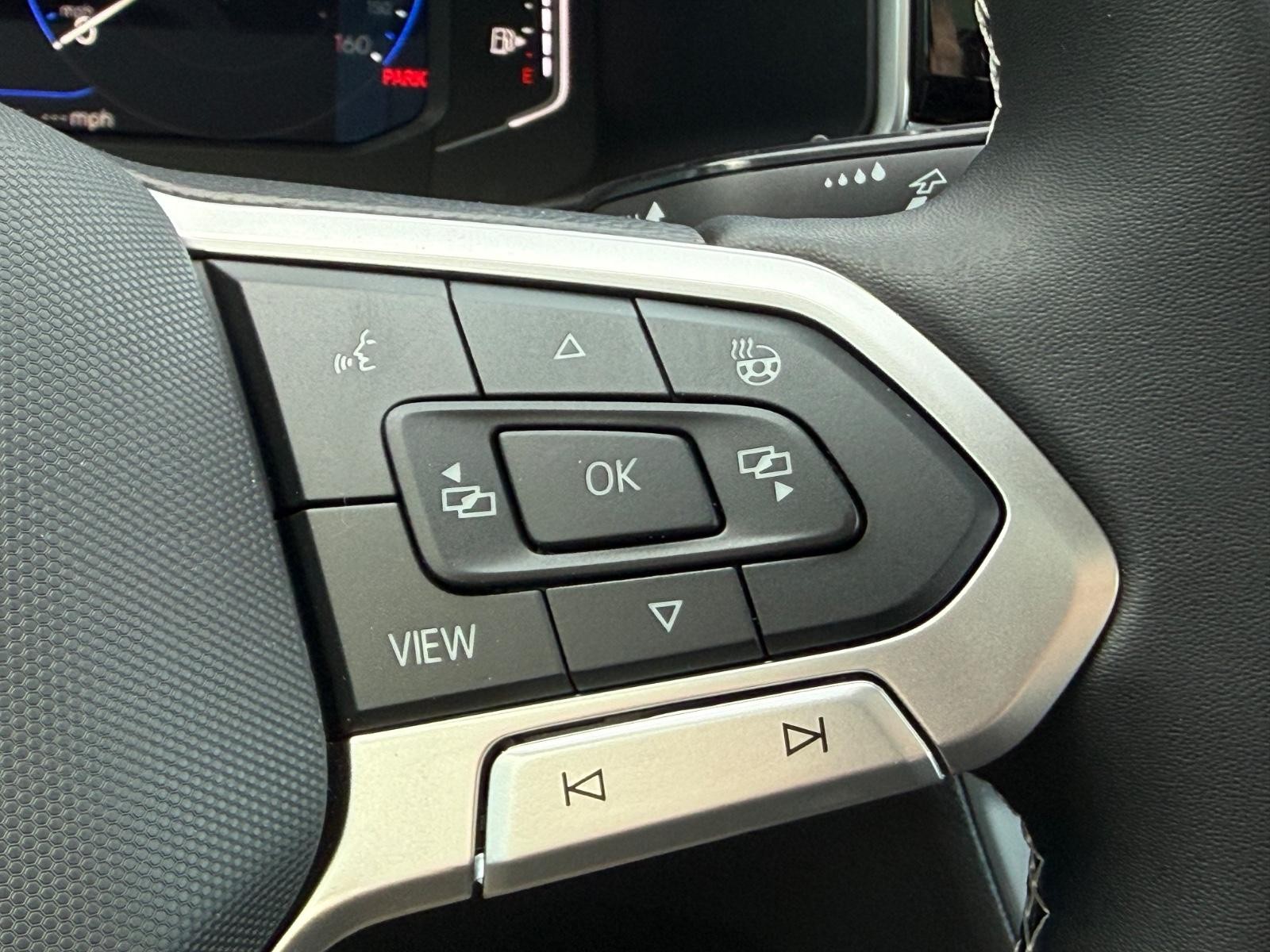 Volkswagen Taos Vehicle Image 12