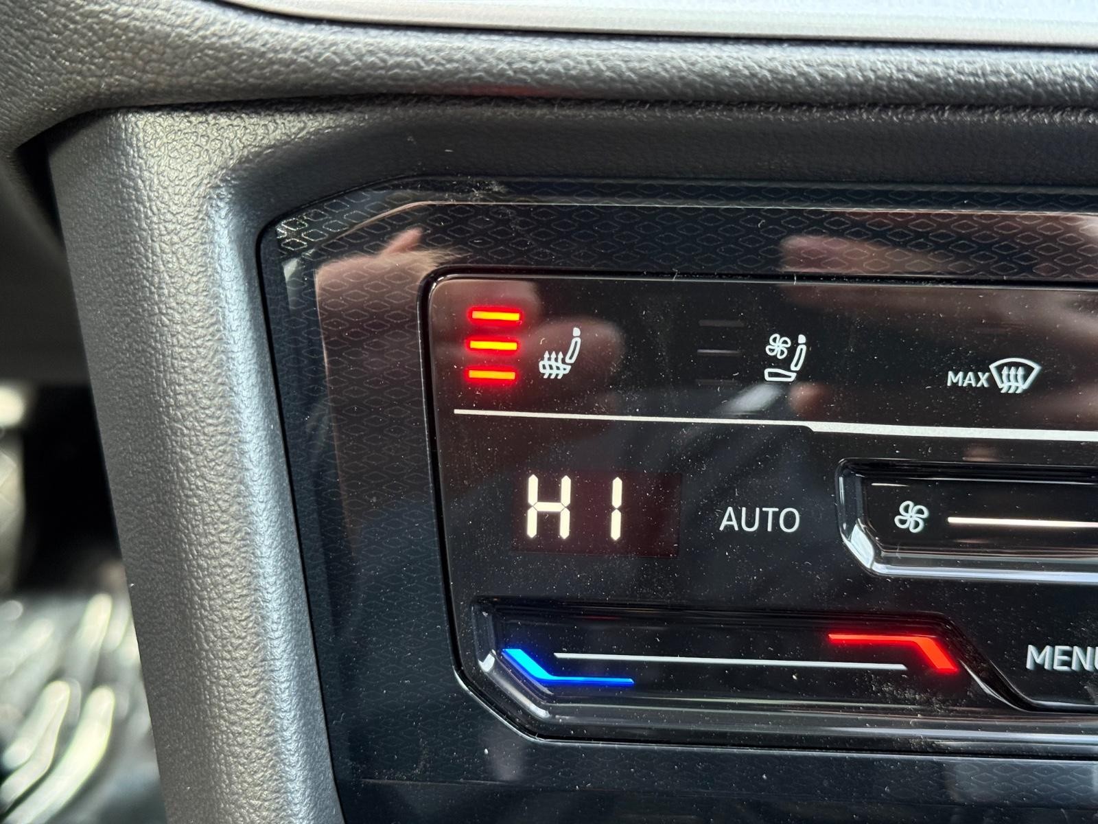 Volkswagen Taos Vehicle Image 15