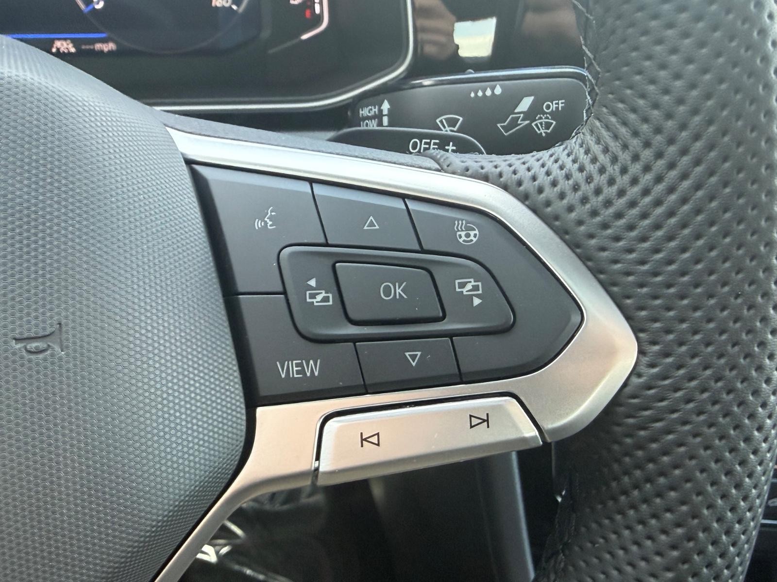 Volkswagen Jetta GLI Vehicle Image 12