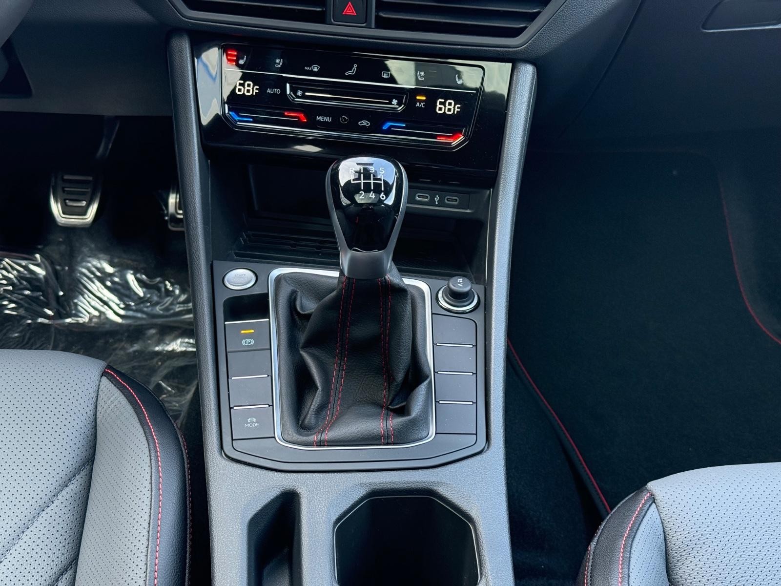 Volkswagen Jetta GLI Vehicle Image 08