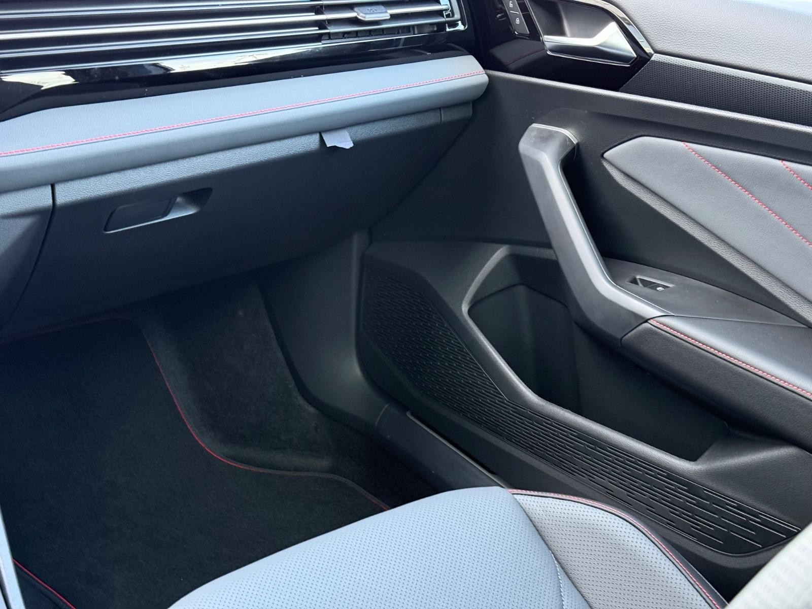 Volkswagen Jetta GLI Vehicle Image 10