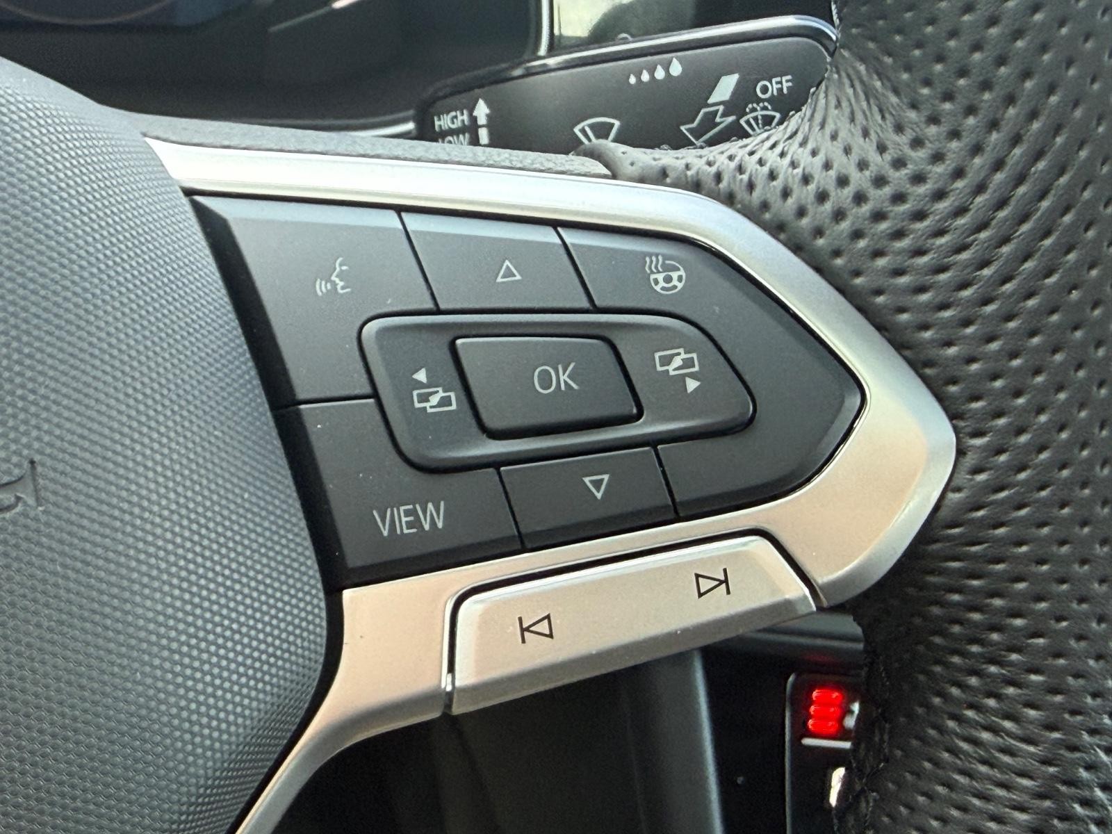 Volkswagen Jetta GLI Vehicle Image 13