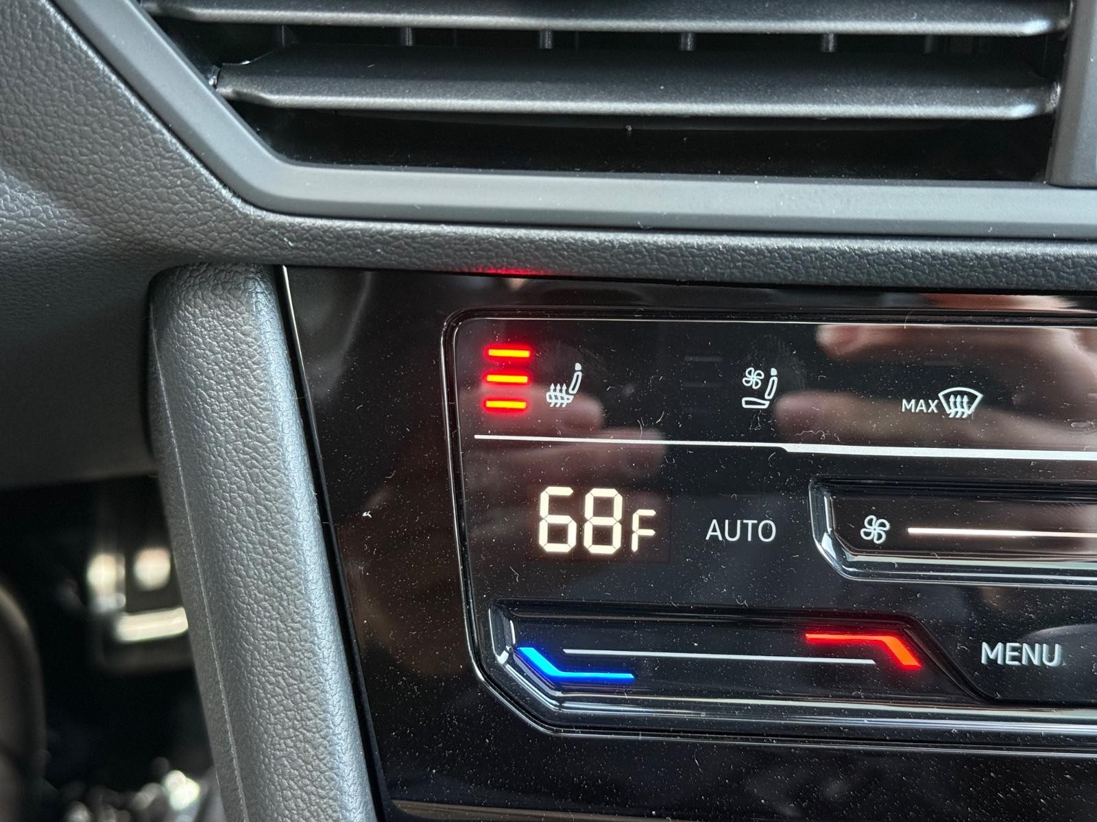 Volkswagen Jetta GLI Vehicle Image 14