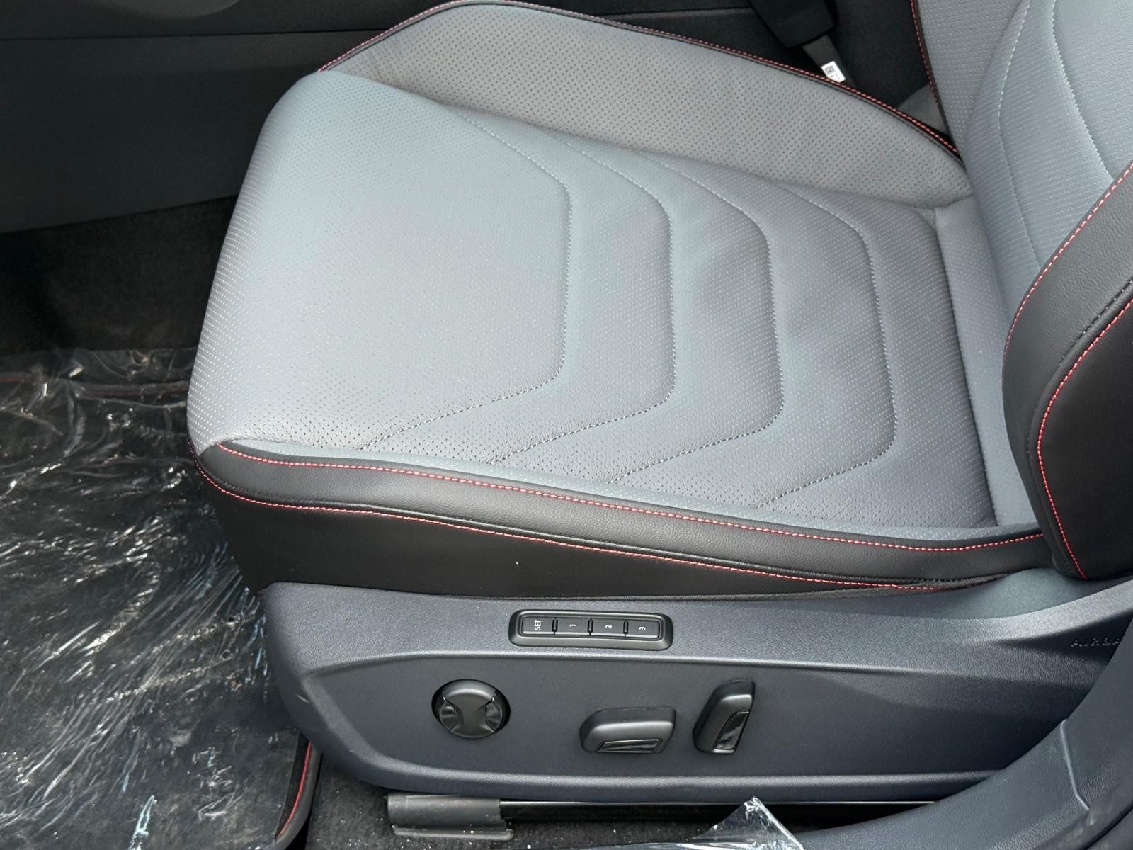 Volkswagen Jetta GLI Vehicle Image 17