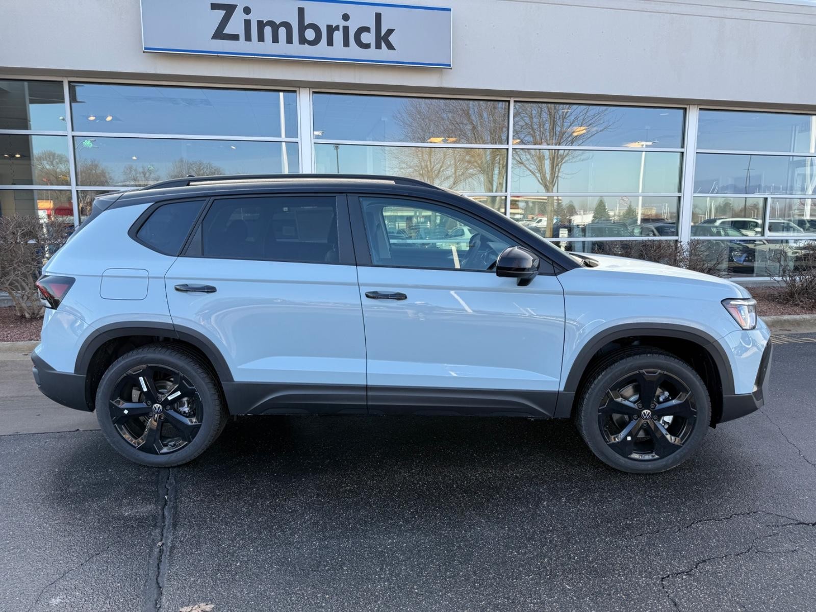 Volkswagen Taos Vehicle Image 02