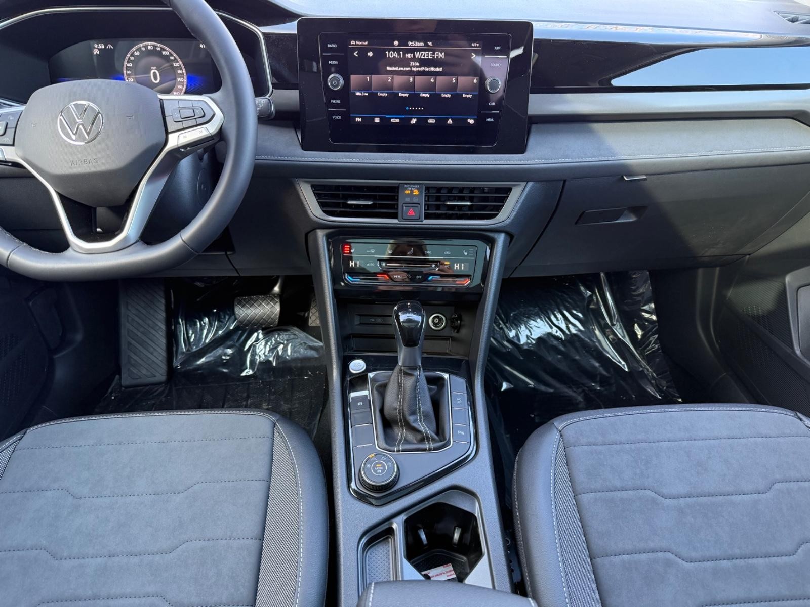 Volkswagen Taos Vehicle Image 06