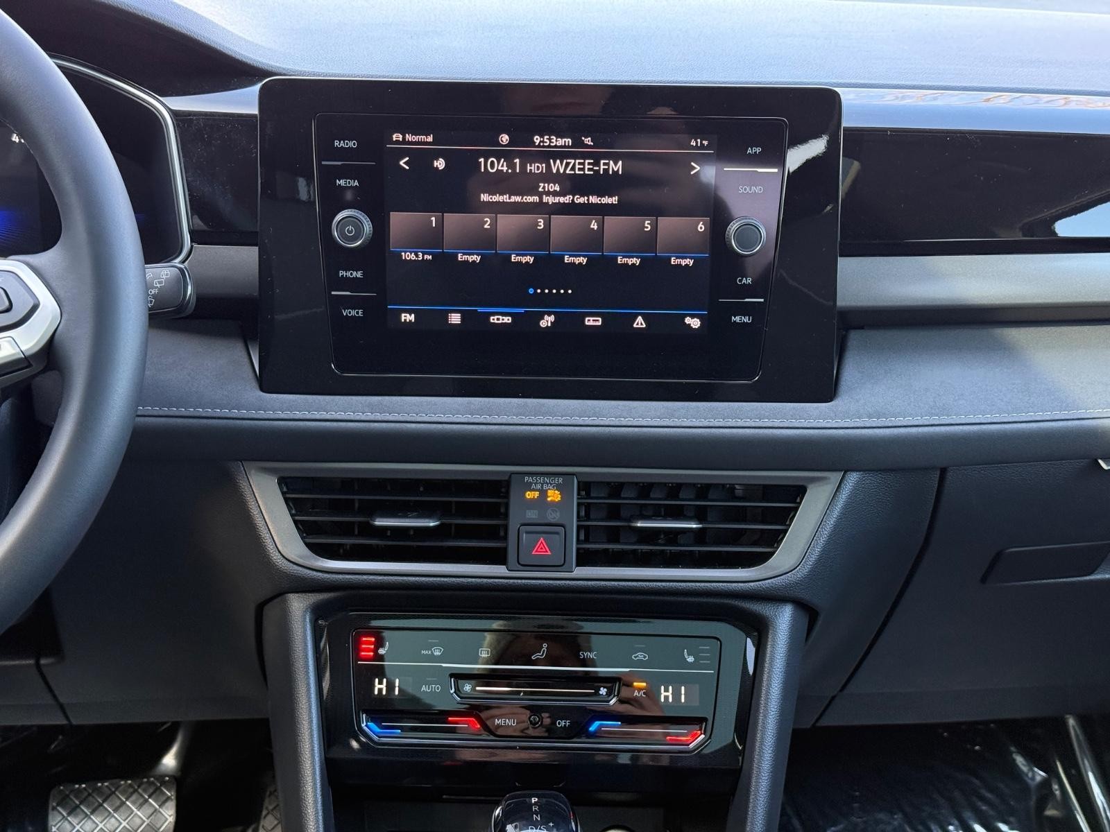 Volkswagen Taos Vehicle Image 07