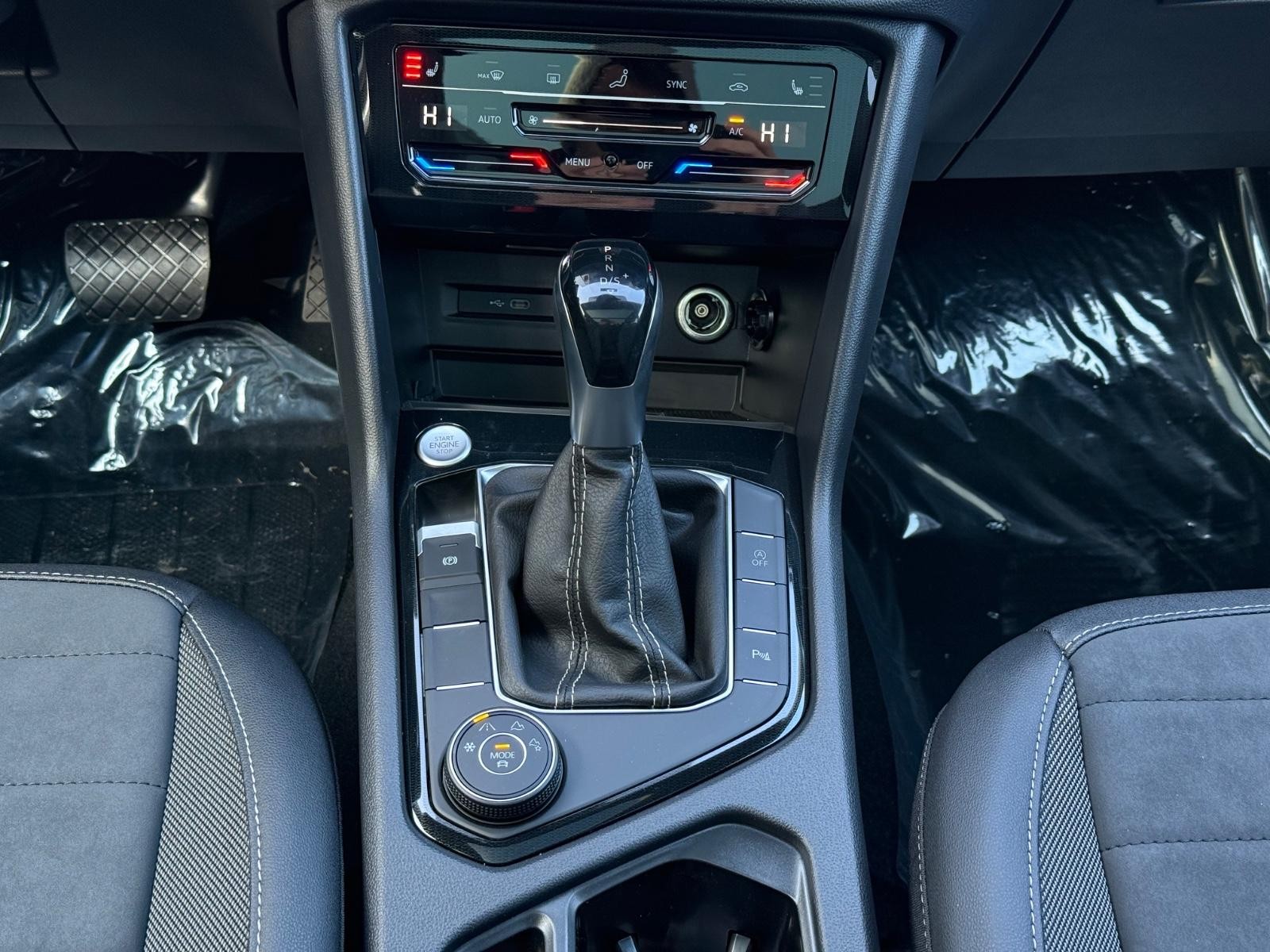 Volkswagen Taos Vehicle Image 08