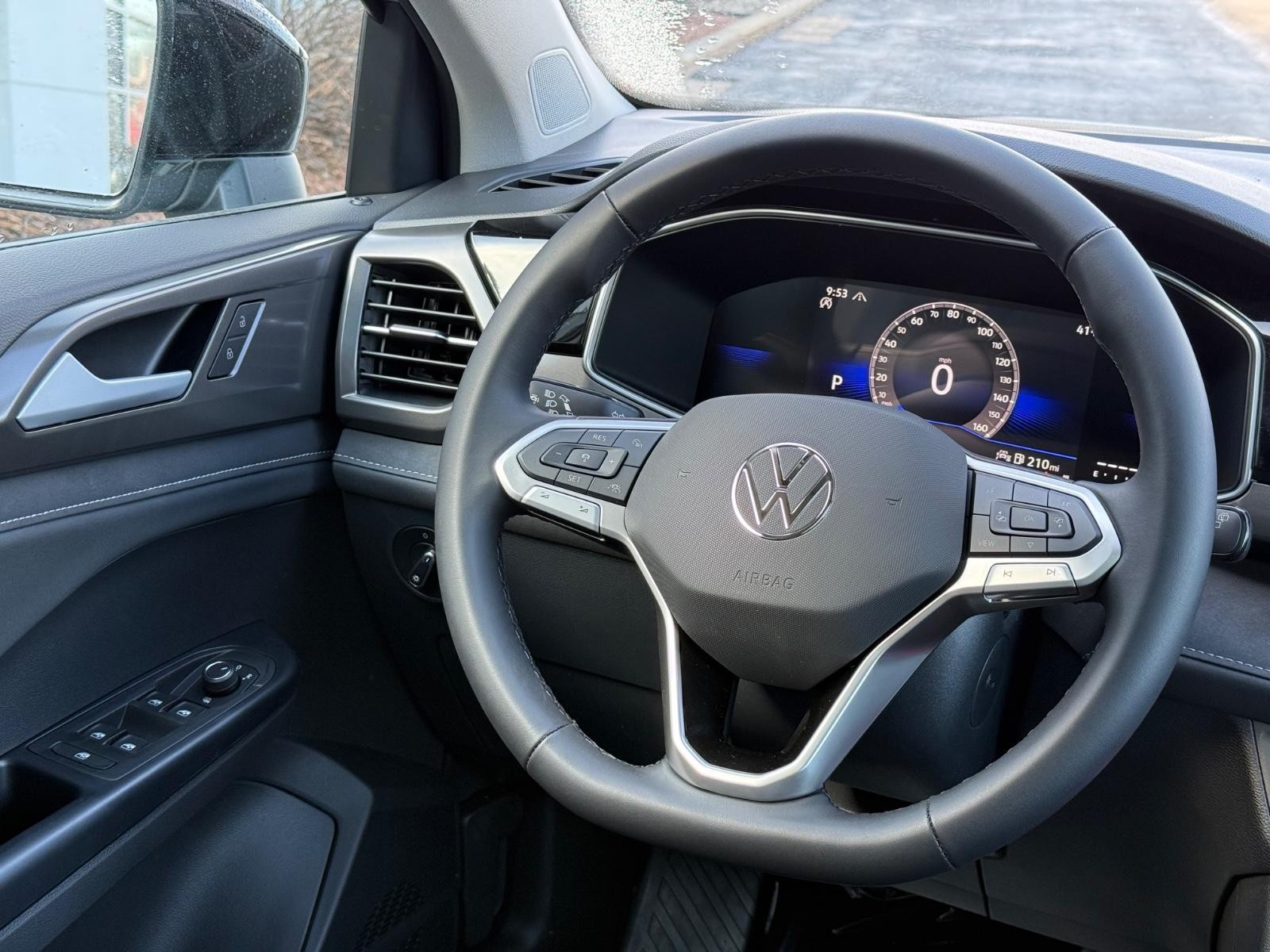 Volkswagen Taos Vehicle Image 09