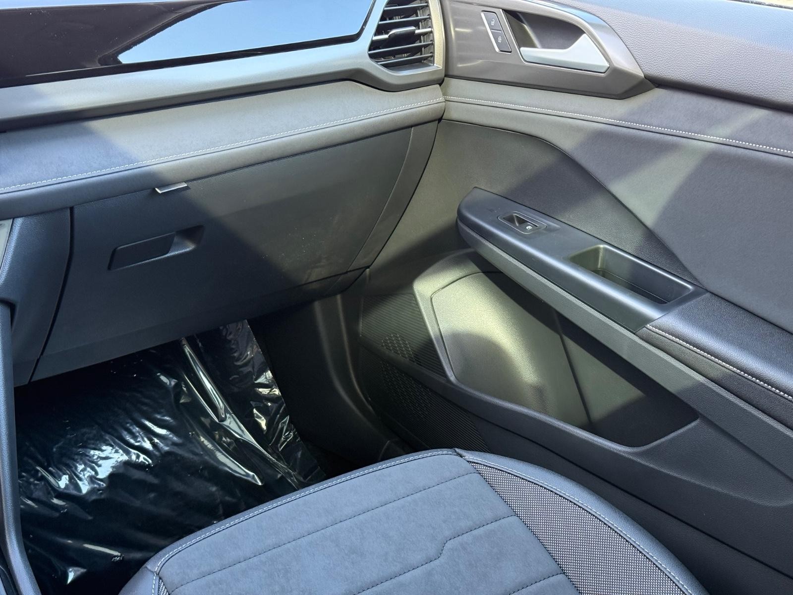 Volkswagen Taos Vehicle Image 10