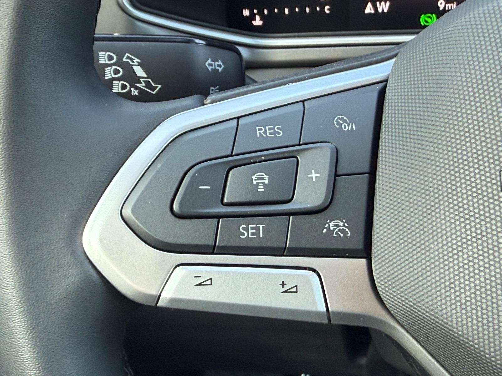 Volkswagen Taos Vehicle Image 11