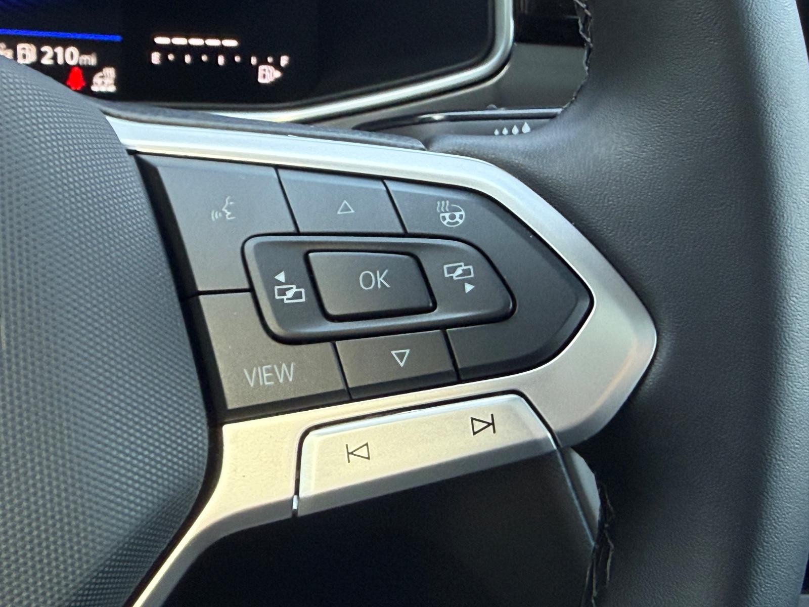 Volkswagen Taos Vehicle Image 12