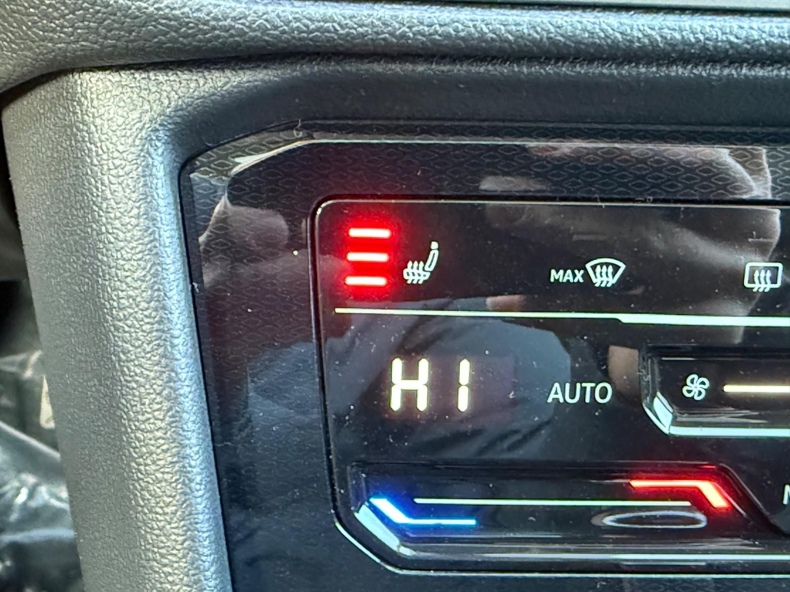 Volkswagen Taos Vehicle Image 14