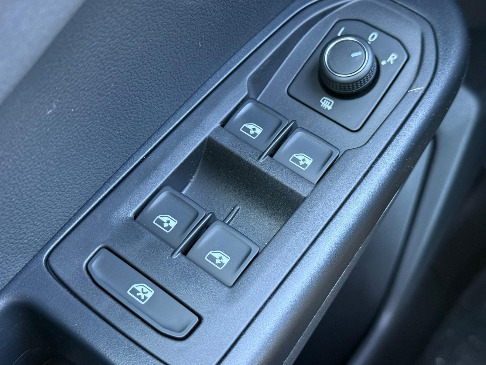 Volkswagen Taos Vehicle Image 15