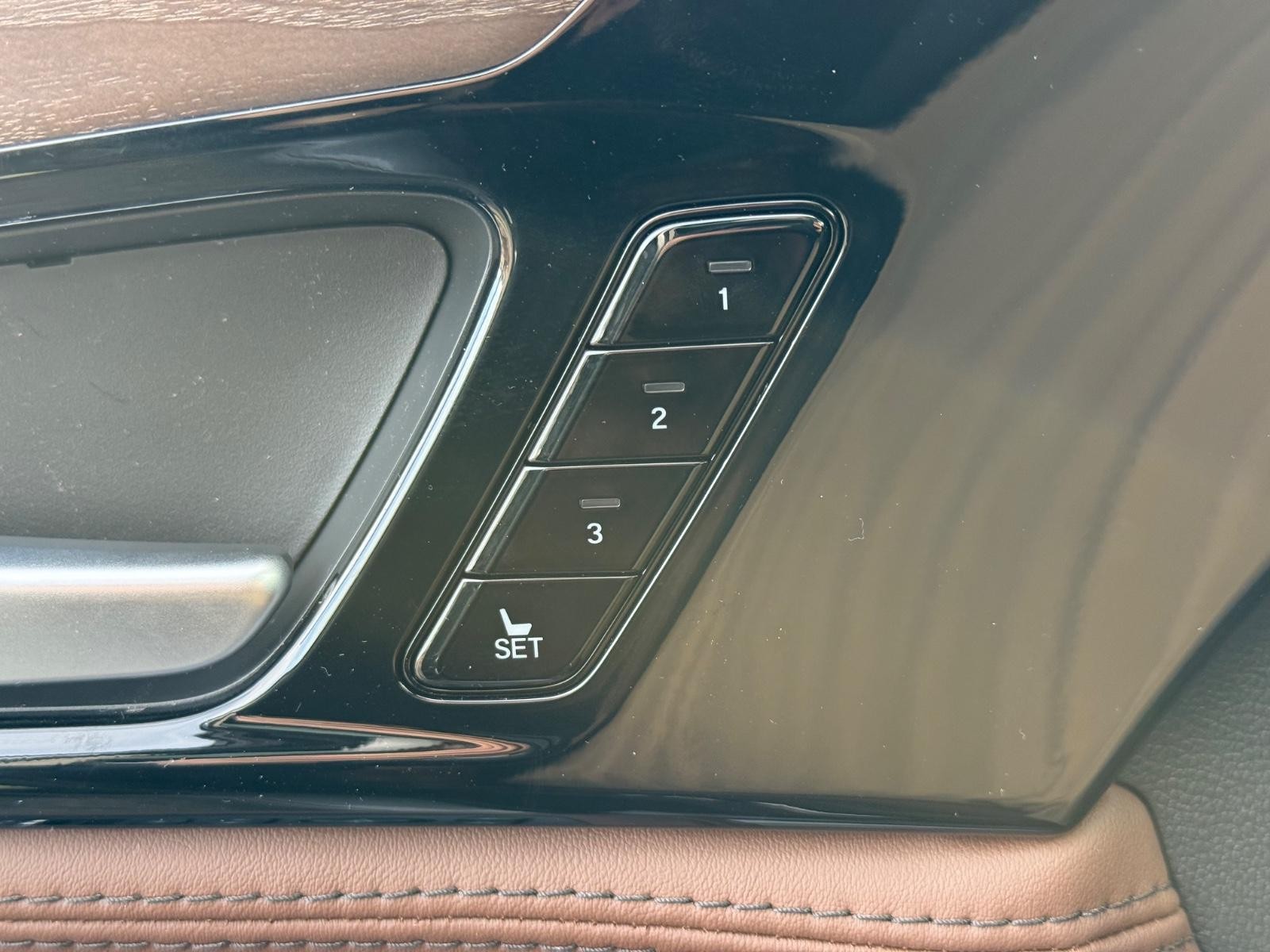 Acura MDX Vehicle Image 11