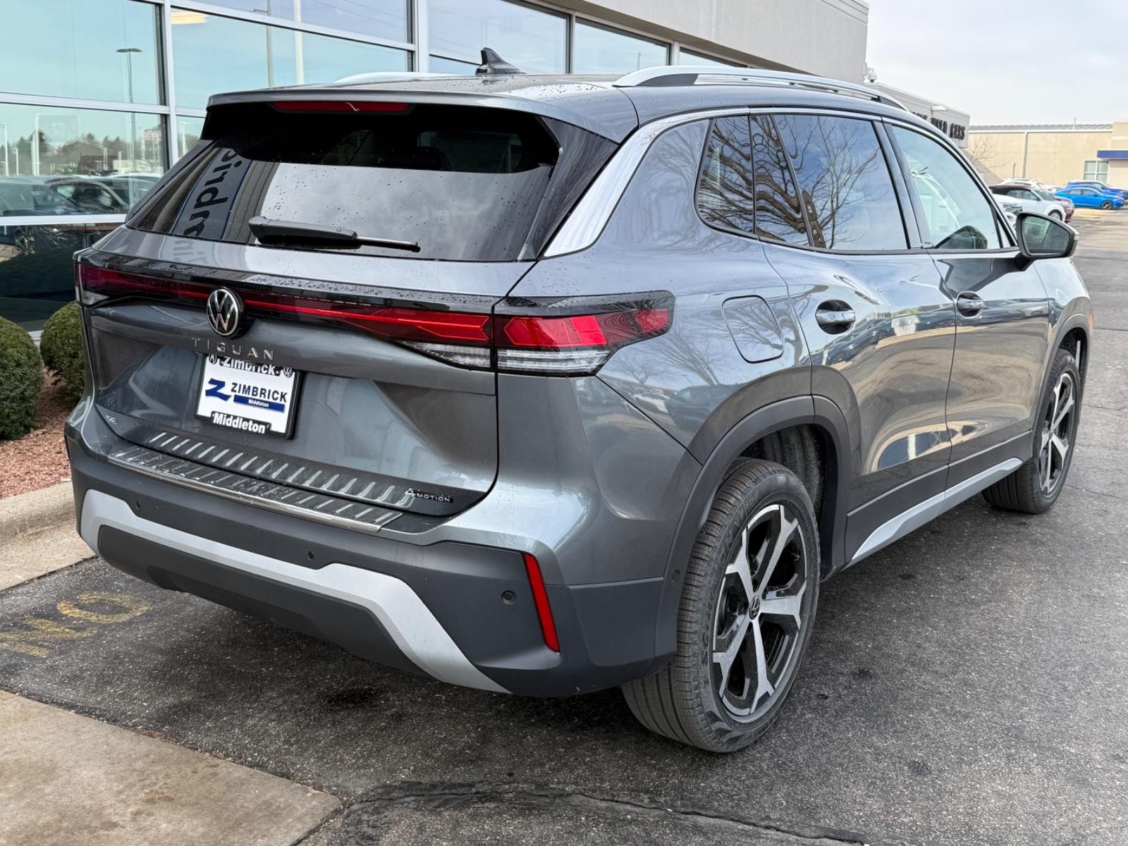 Volkswagen Tiguan Vehicle Image 03