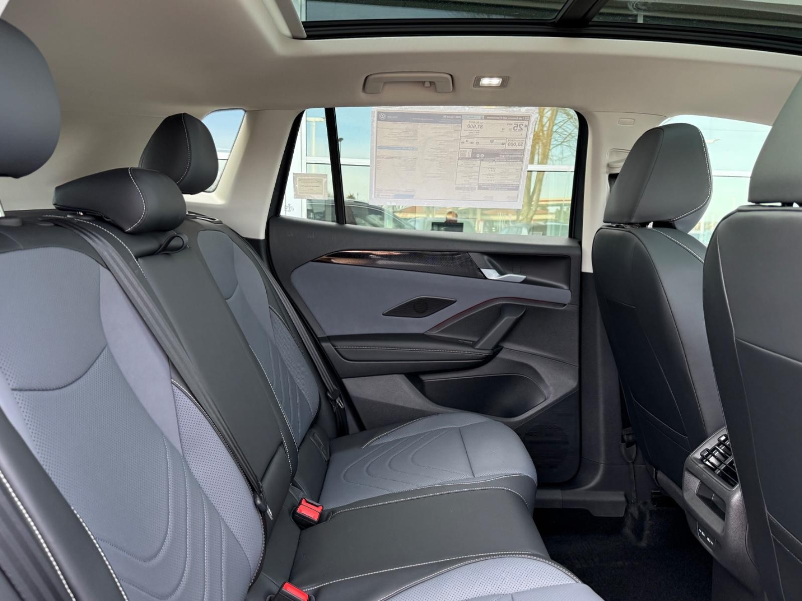 Volkswagen Tiguan Vehicle Image 05