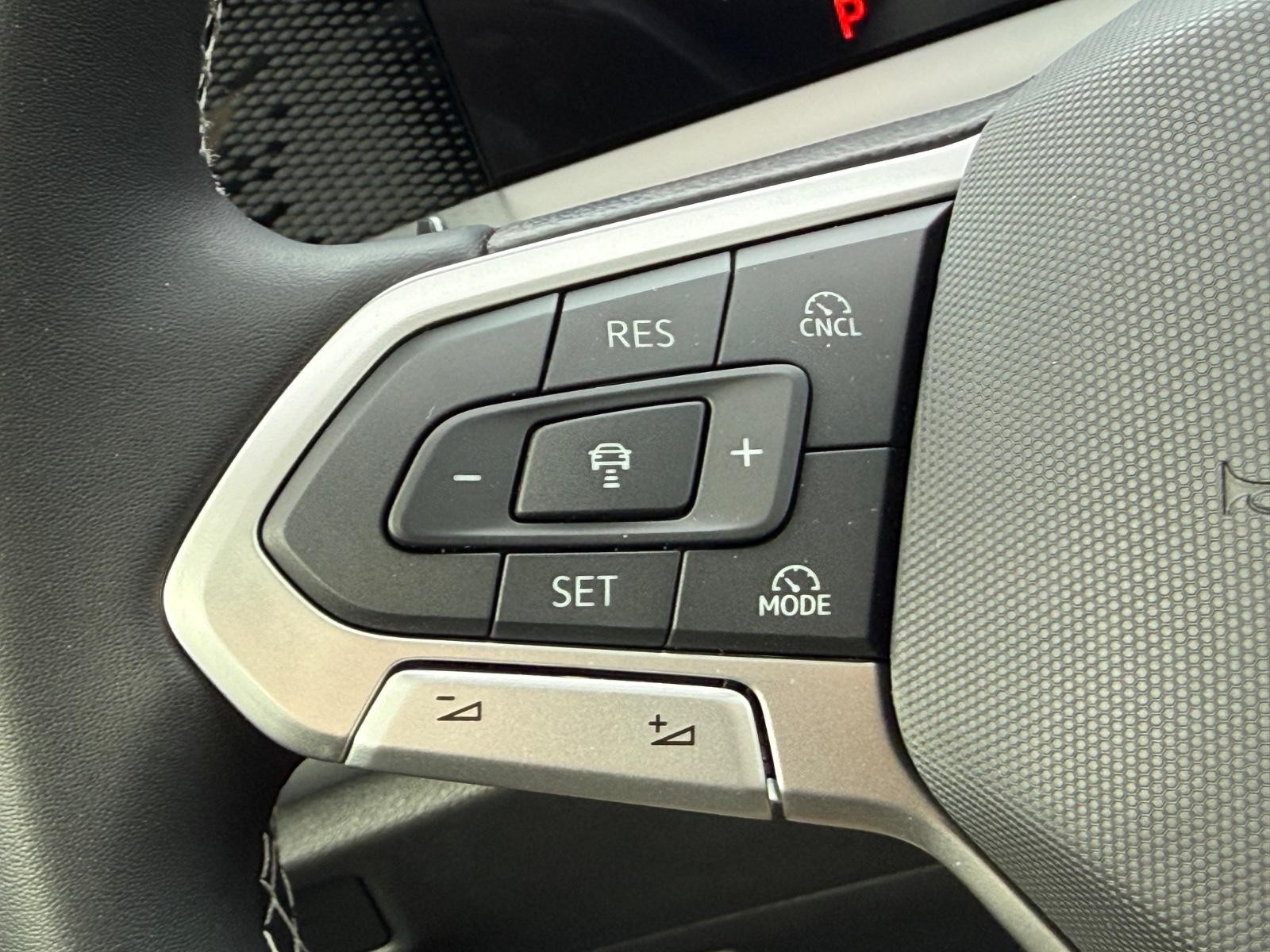 Volkswagen Tiguan Vehicle Image 10