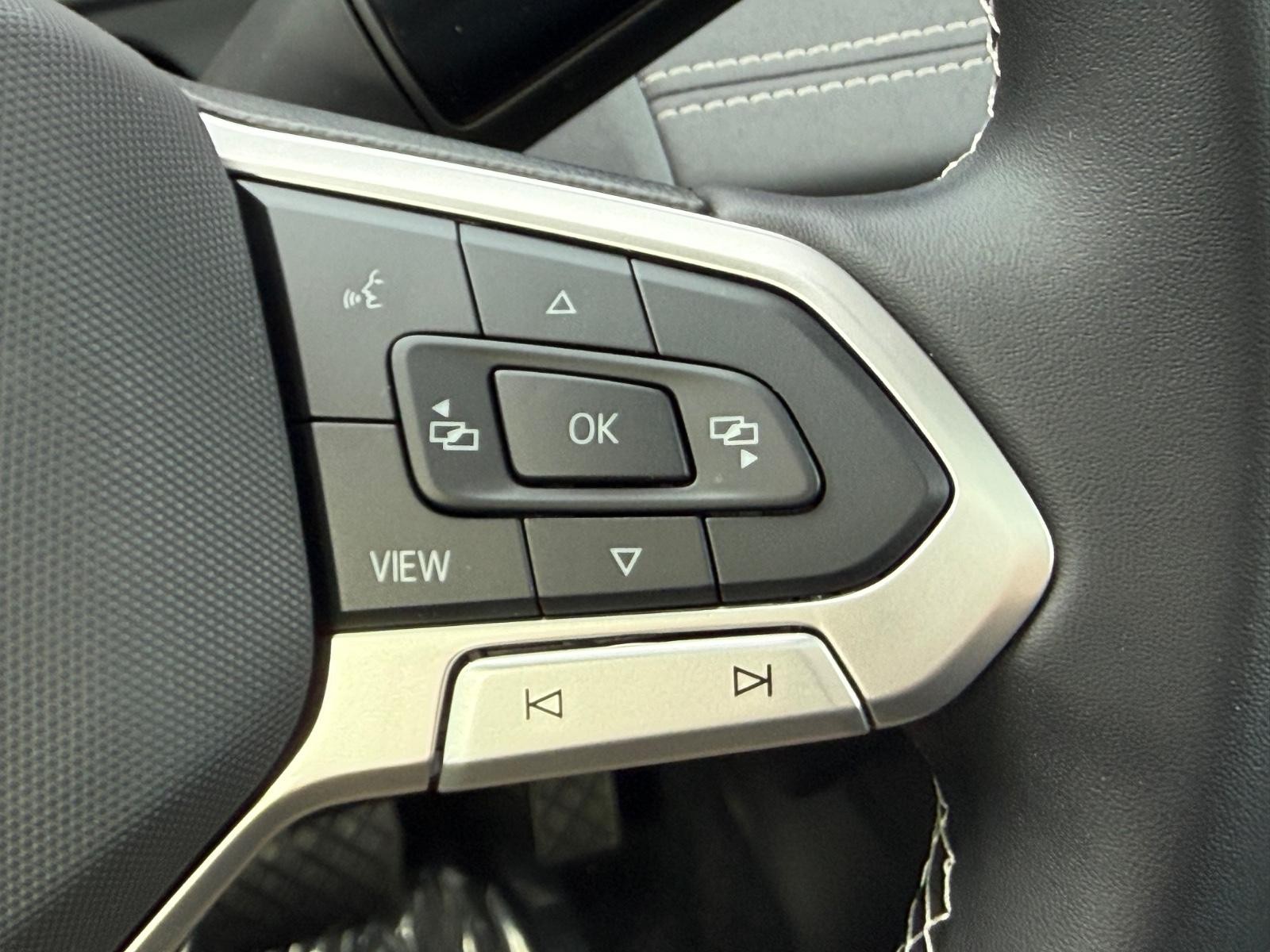 Volkswagen Tiguan Vehicle Image 11