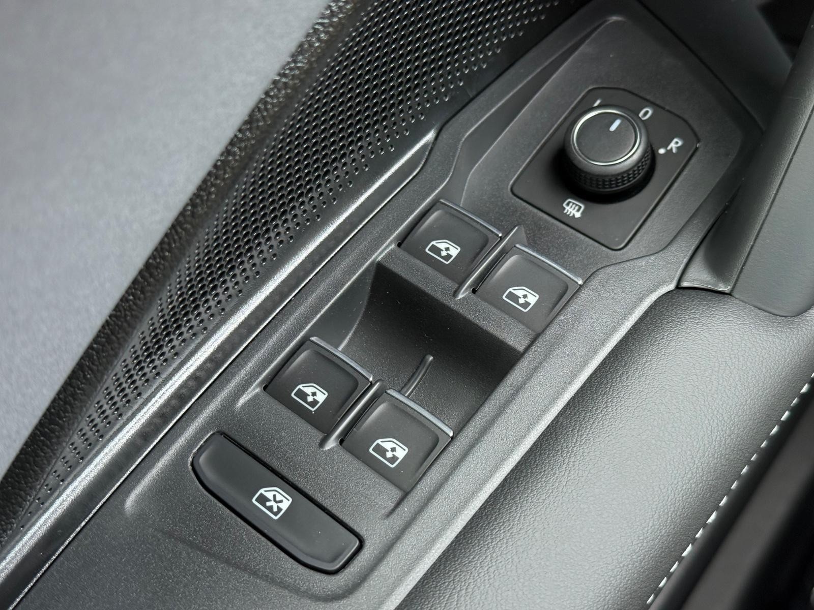 Volkswagen Tiguan Vehicle Image 15