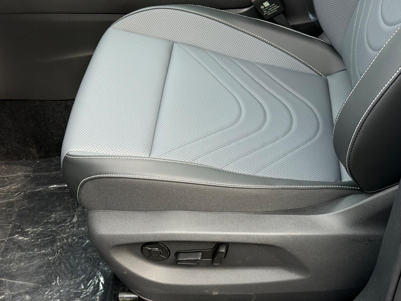 Volkswagen Tiguan Vehicle Image 16