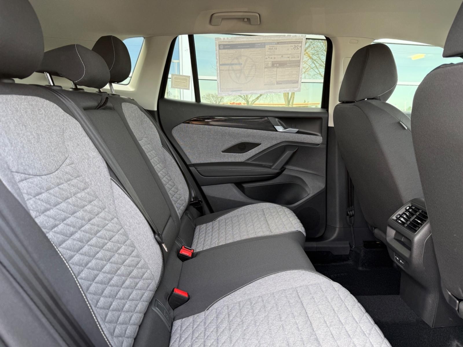 Volkswagen Tiguan Vehicle Image 05