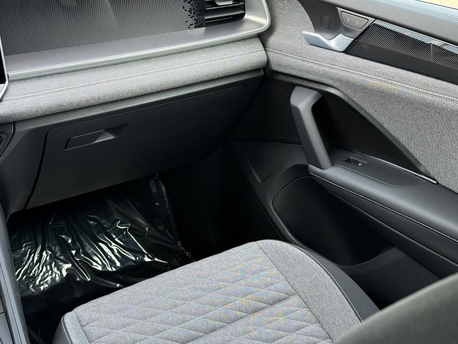 Volkswagen Tiguan Vehicle Image 09