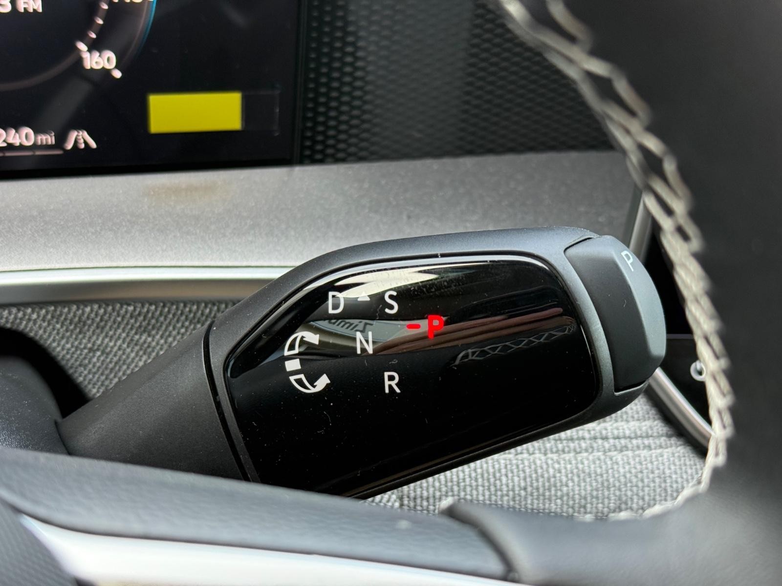 Volkswagen Tiguan Vehicle Image 12