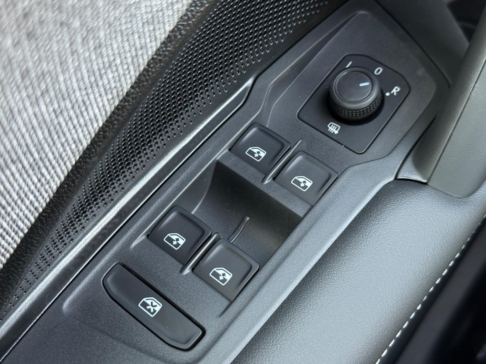 Volkswagen Tiguan Vehicle Image 15