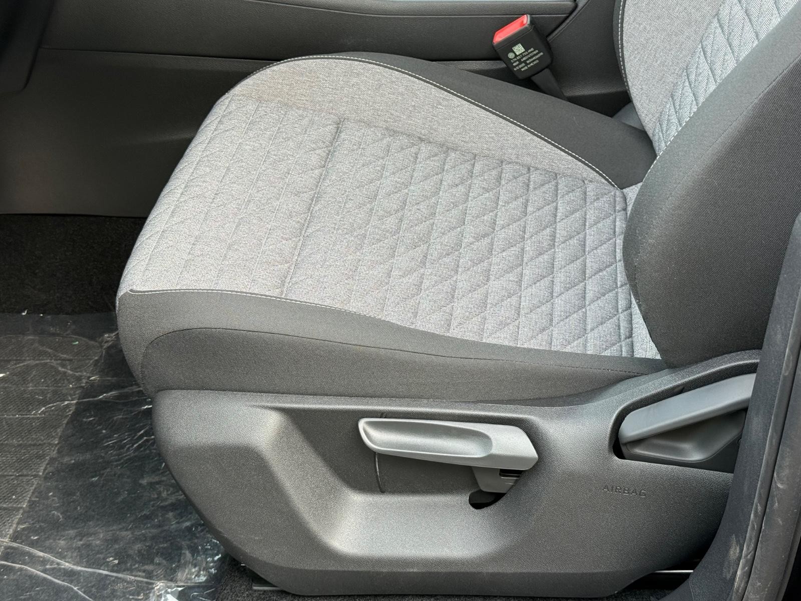 Volkswagen Tiguan Vehicle Image 16