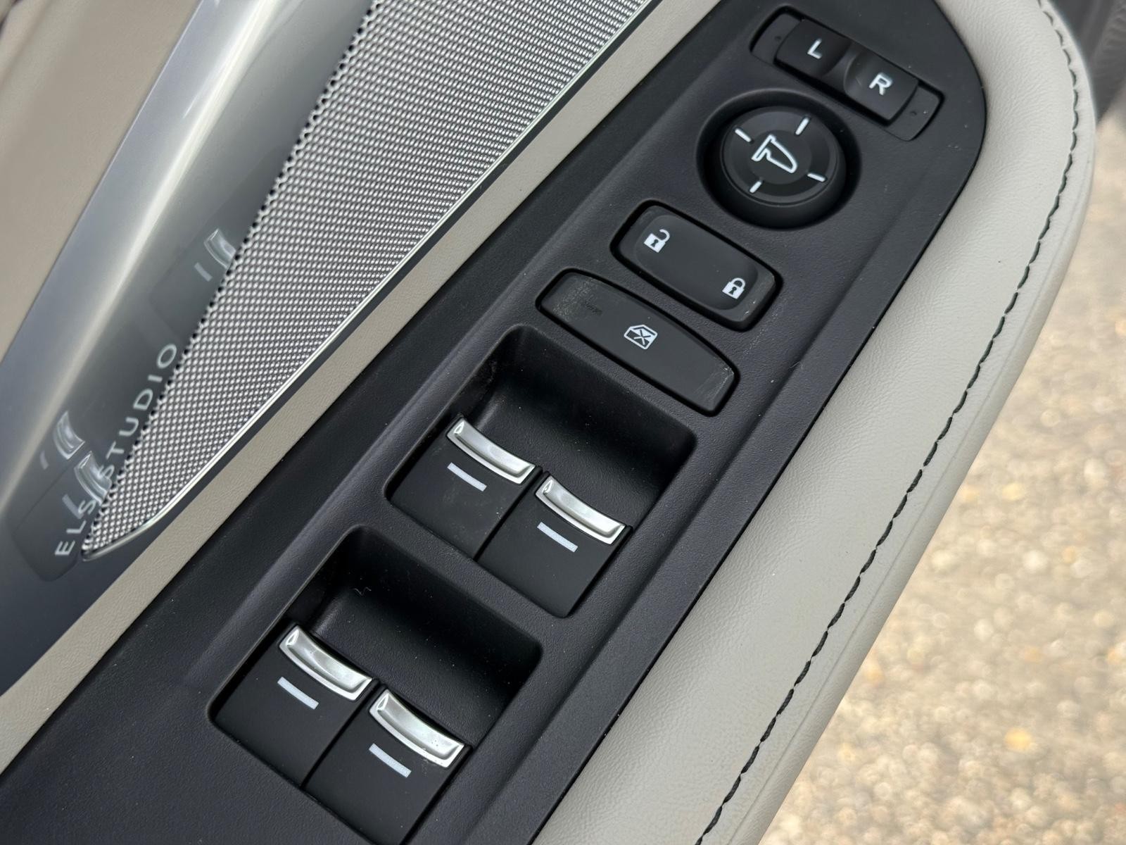 Acura RDX Vehicle Image 16