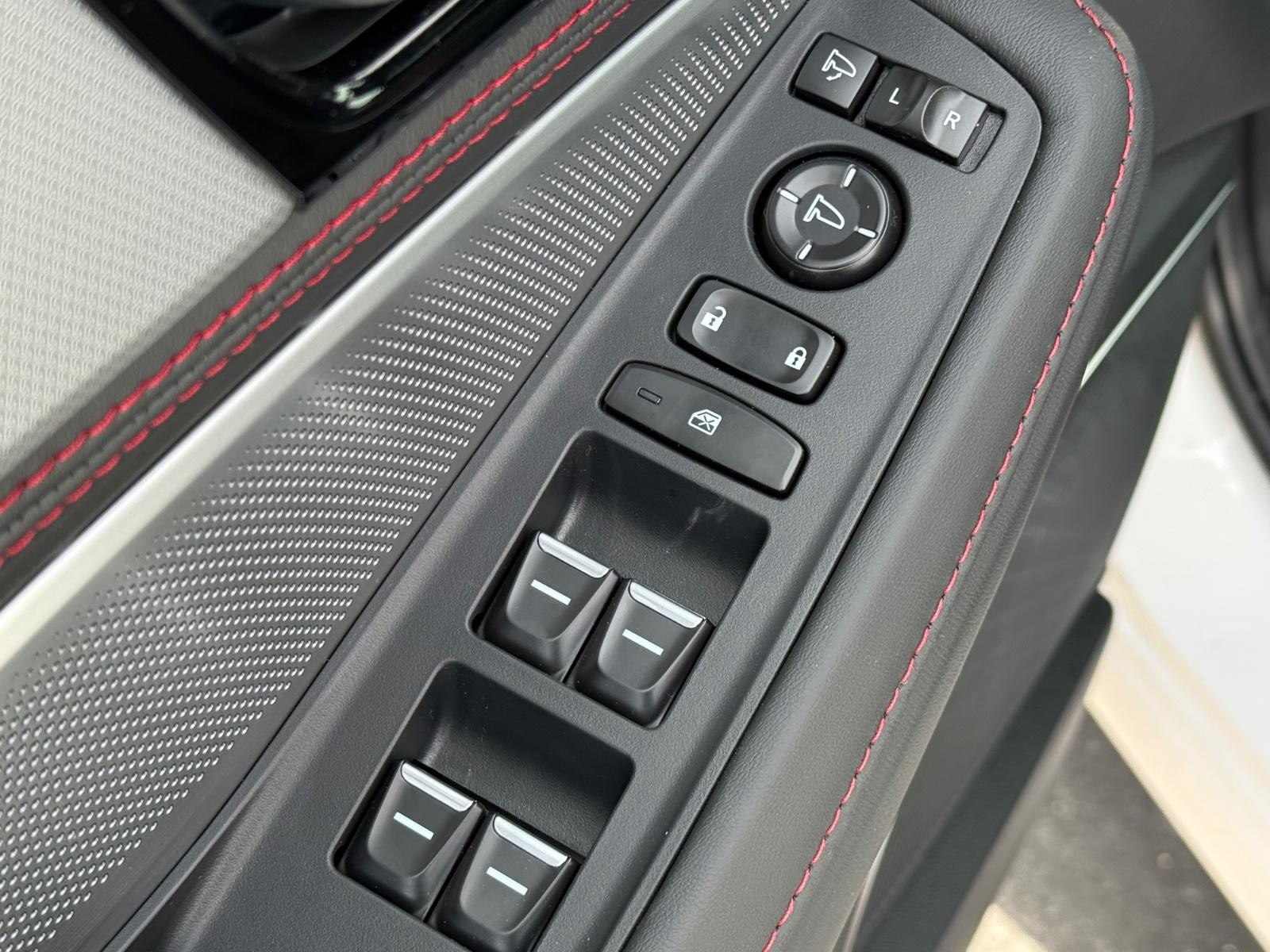 Acura MDX Vehicle Image 17