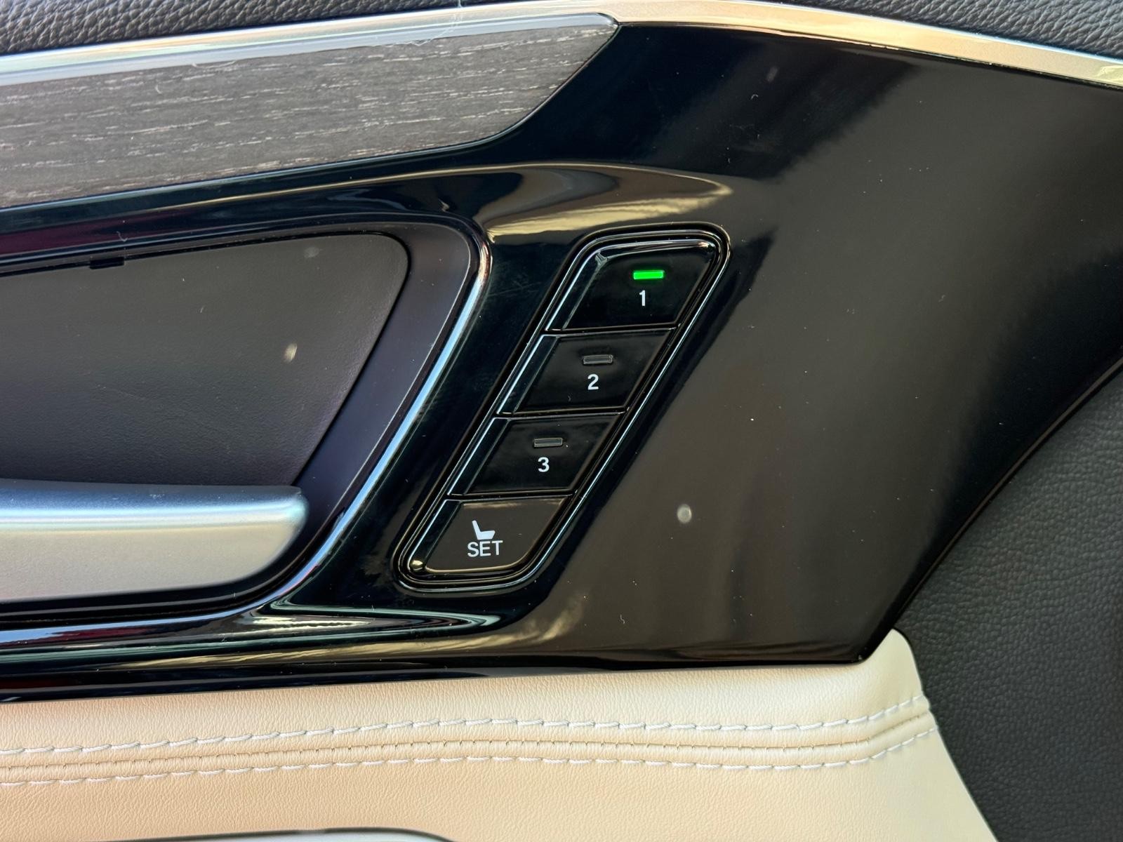 Acura MDX Vehicle Image 11