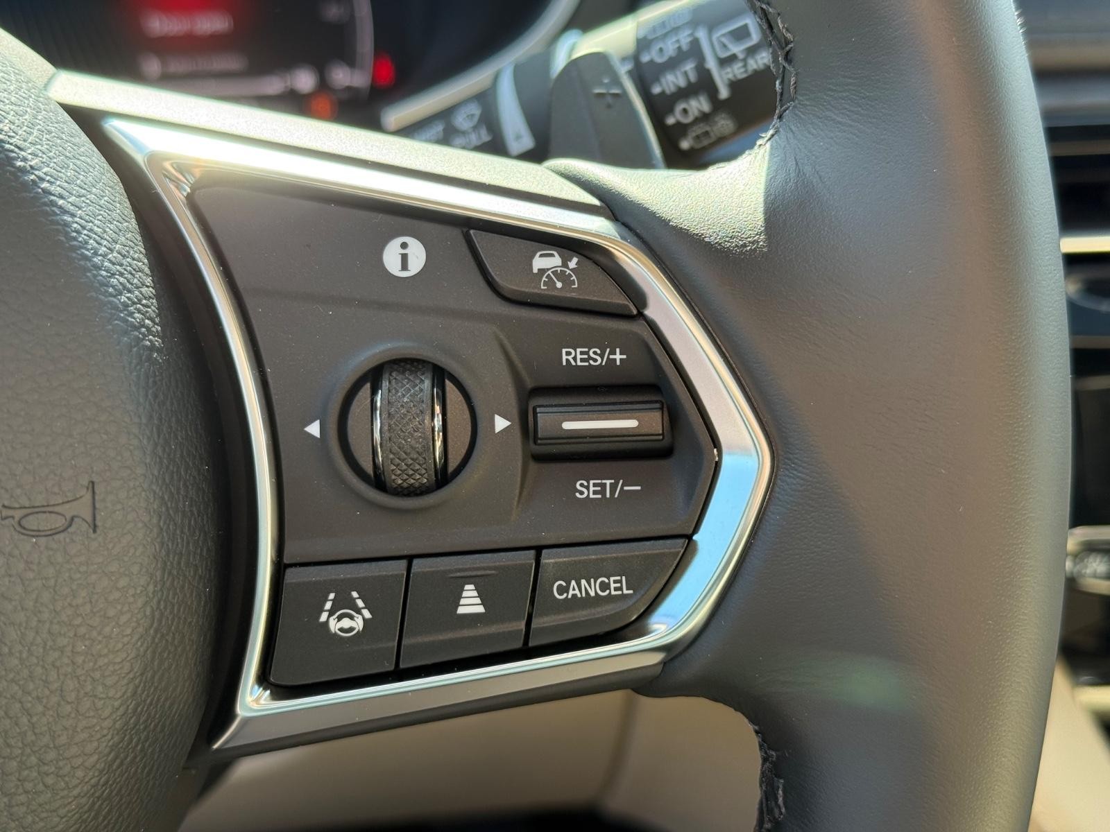 Acura MDX Vehicle Image 13