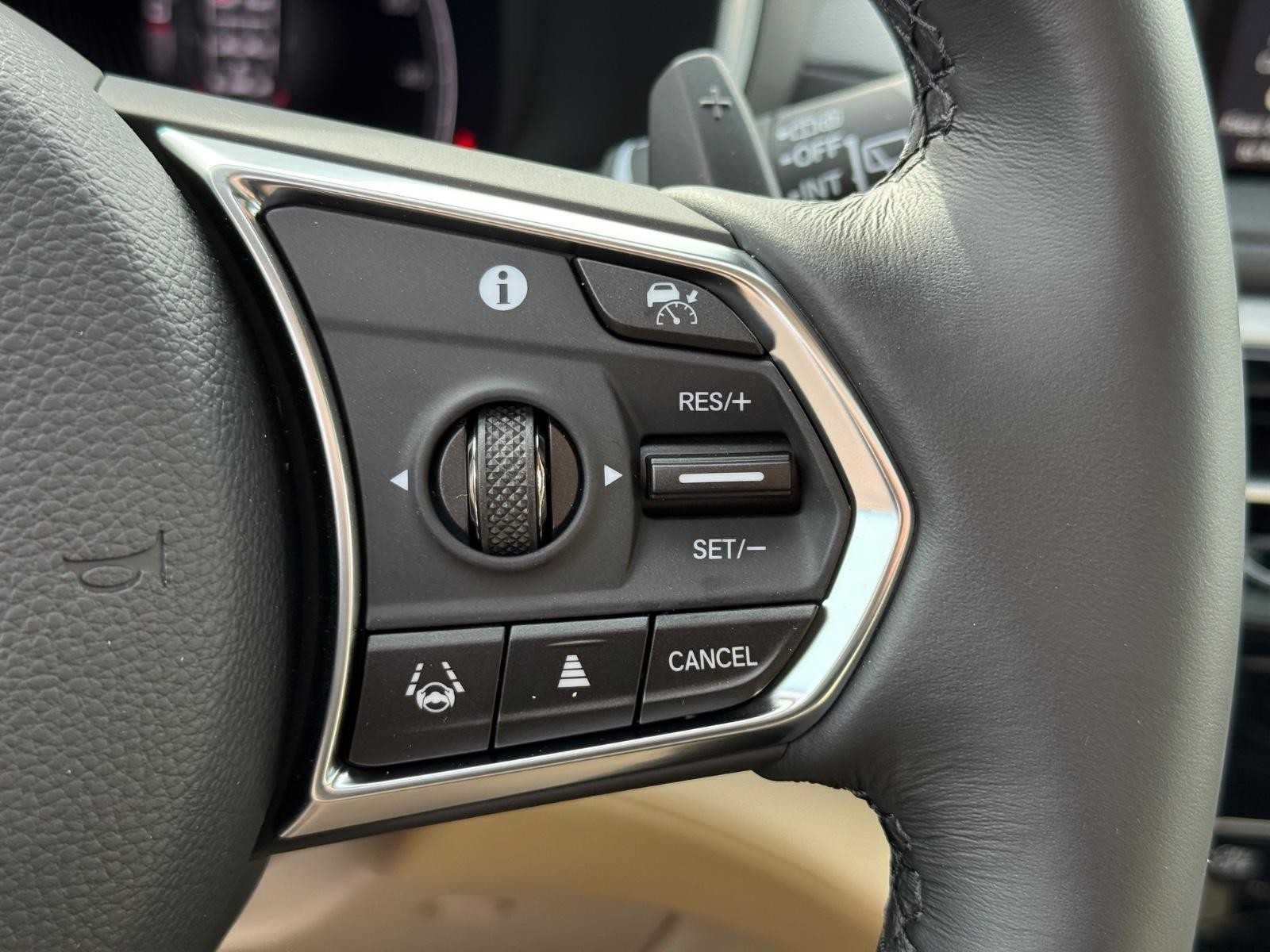 Acura MDX Vehicle Image 13