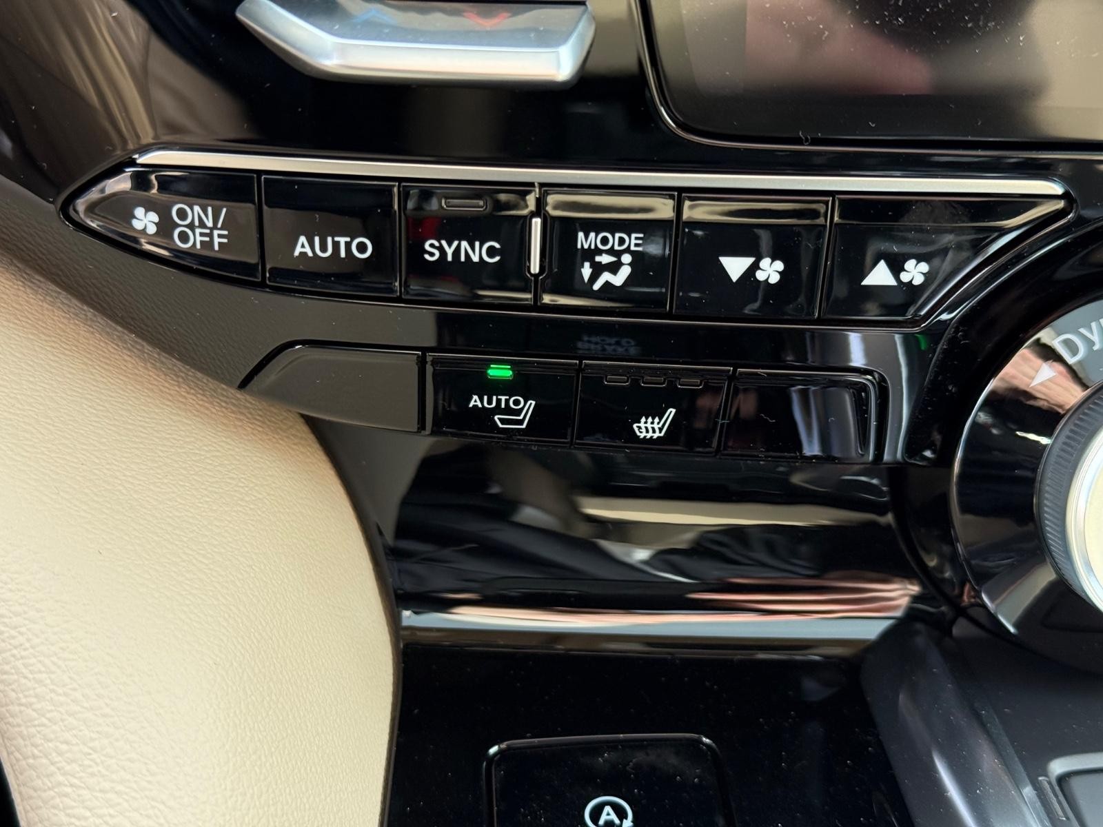 Acura MDX Vehicle Image 15