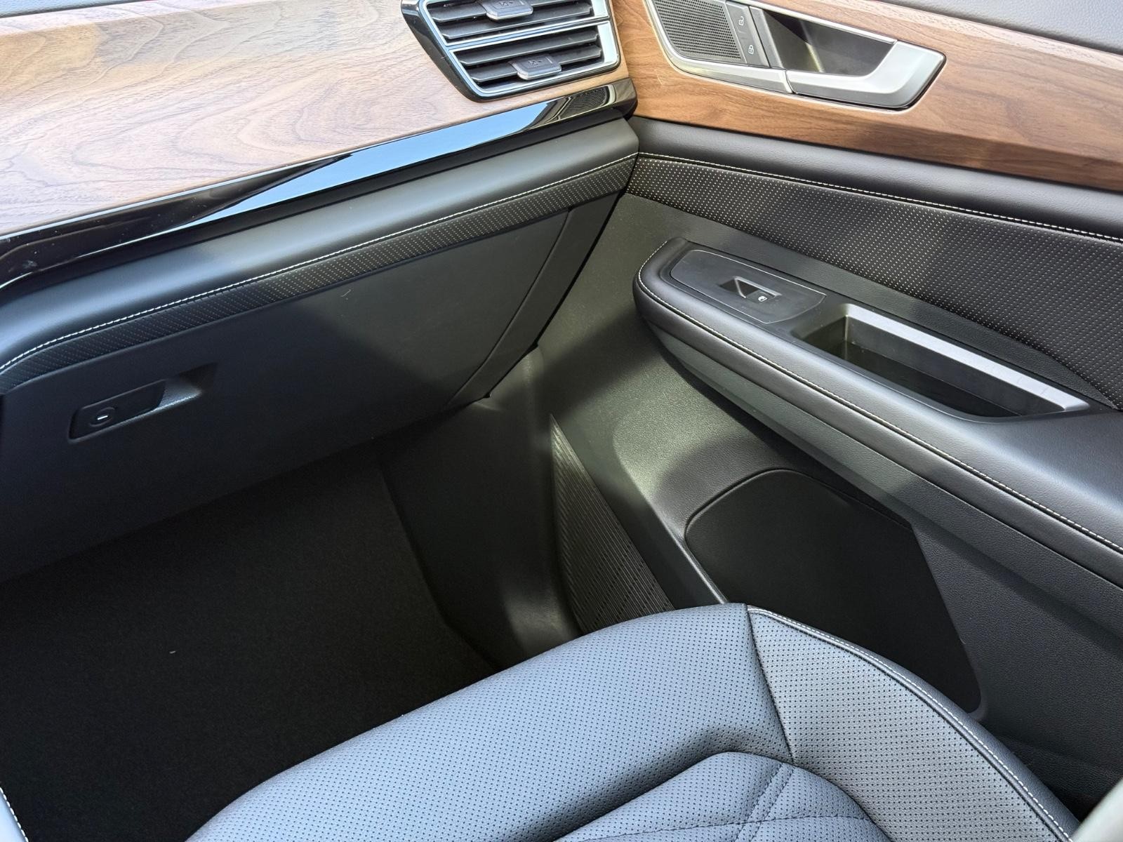 Volkswagen Atlas Vehicle Image 11