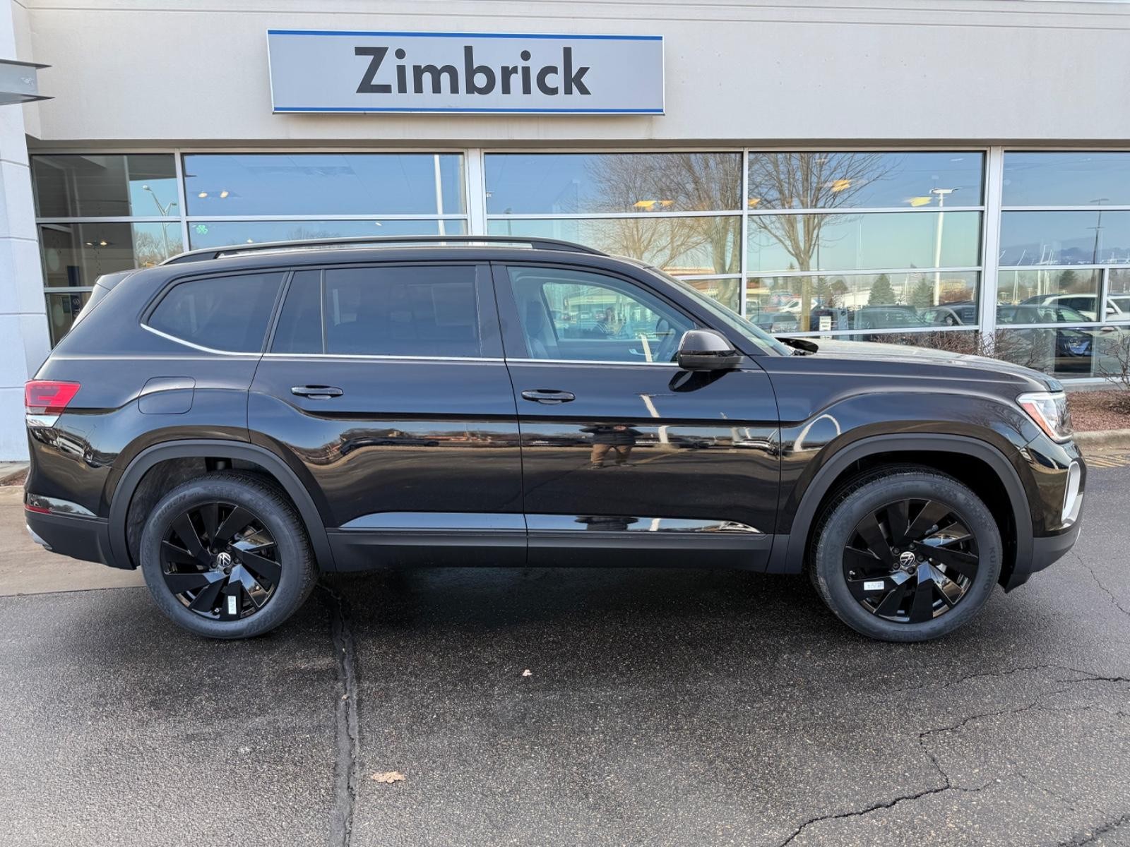 Volkswagen Atlas Vehicle Image 02