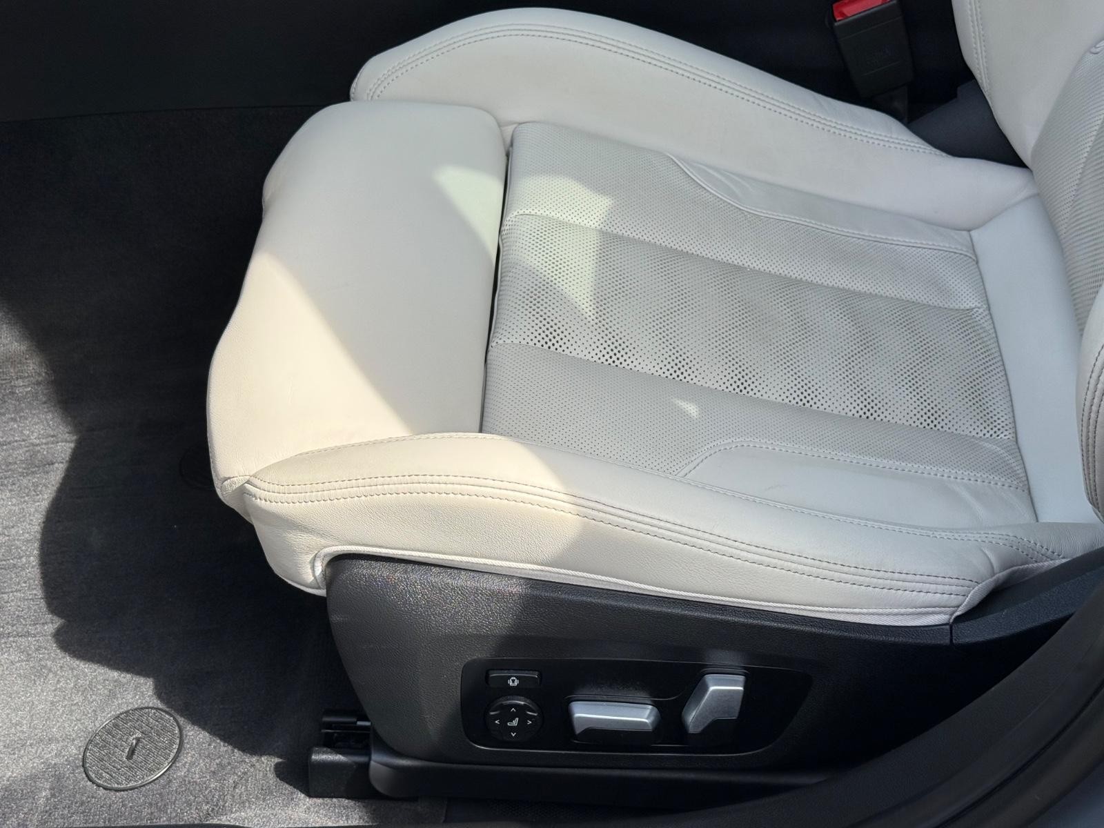 BMW M3 Vehicle Image 24