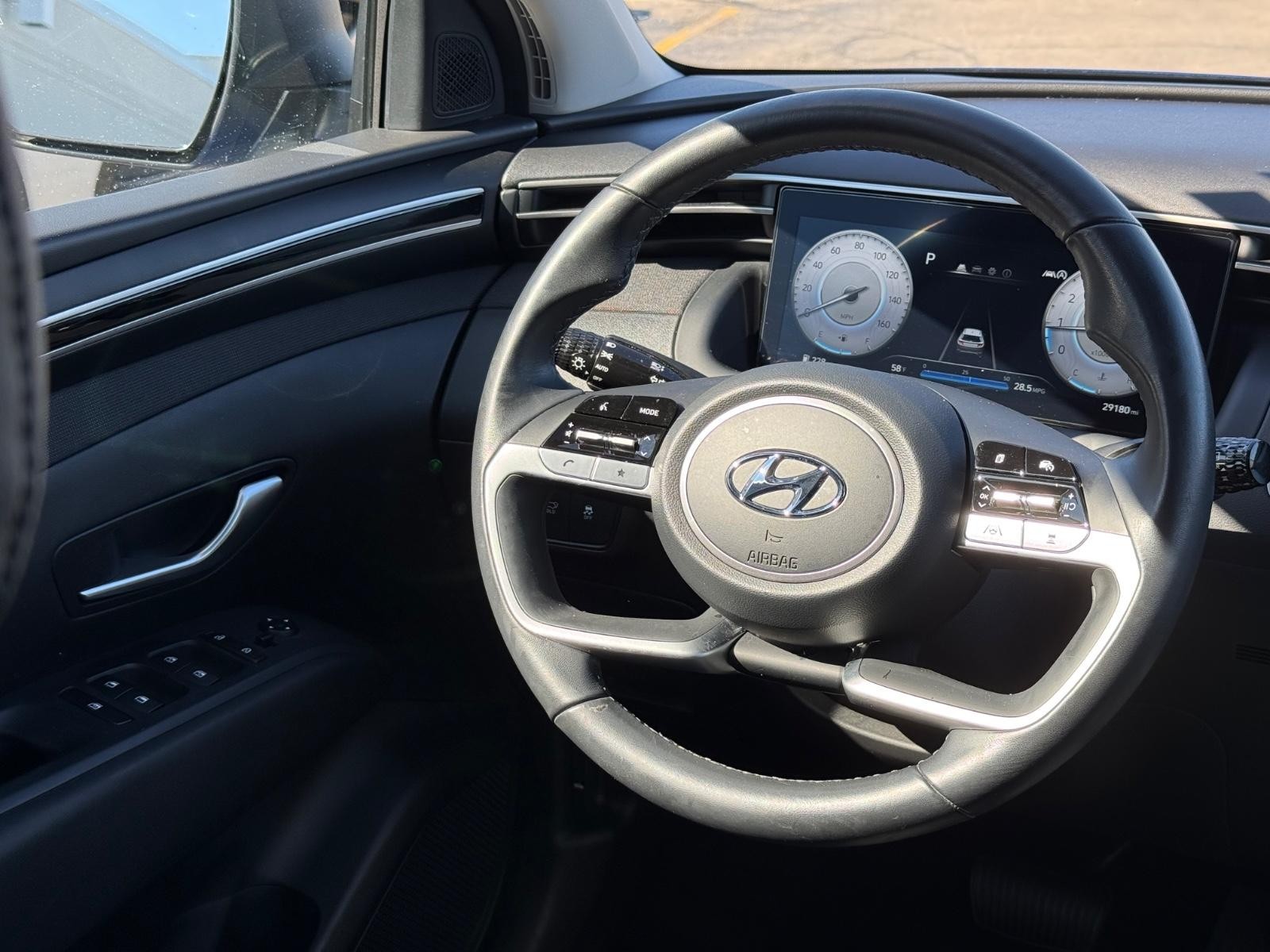 Hyundai Tucson Vehicle Image 14